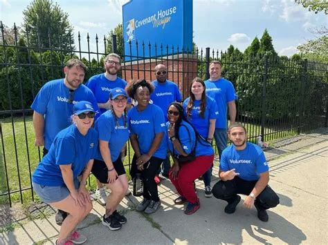 covenant-house-michigan-best-buy-volunteers.jpg