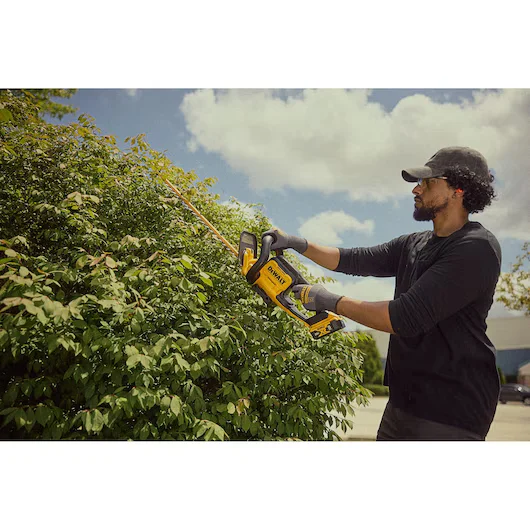 DeWalt 20V Series Hedge Trimmers 20V Max Compatibility feature image