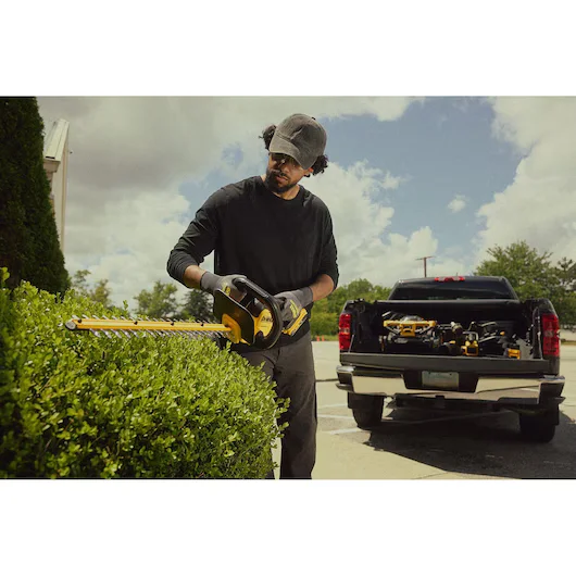 DeWalt 20V Series Hedge Trimmers Ergonomic Grip feature image
