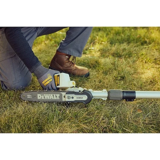 DeWalt 60V Pole Saw DCPS671X1 Dewalt 60V Pole Saw Dcps671X1 Man Refilling Oil product image