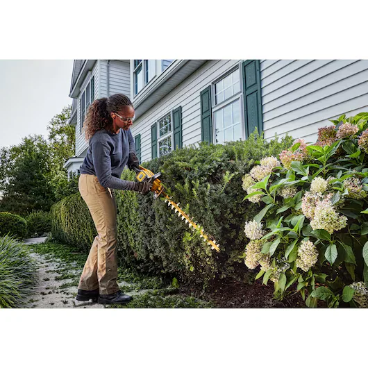DeWalt 60V Series Hedge Trimmers Comfortable Balanced Design feature image
