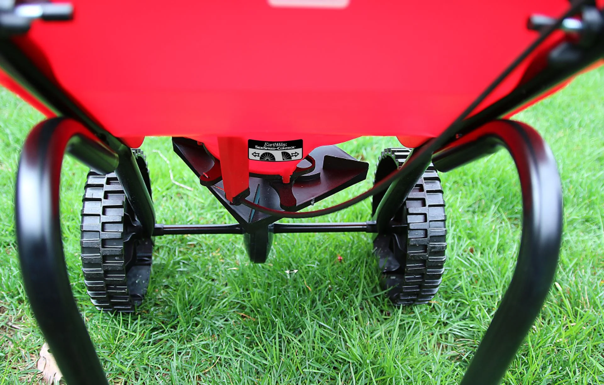 Earthway Ea Series Spreaders Precision Output Control feature image
