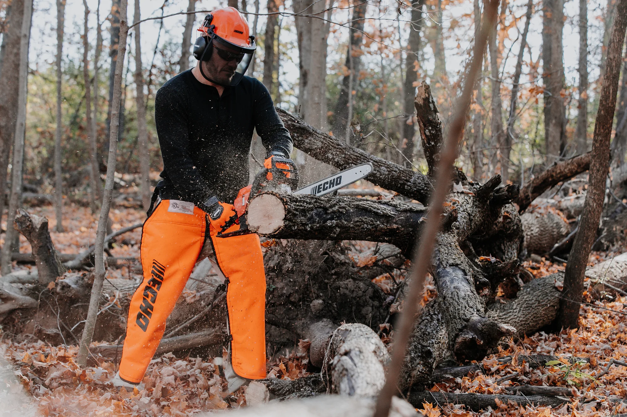 Echo Chainsaw CS-3410 16 Echo Chainsaw Cs 3410 16 Man Cutting Branch product image
