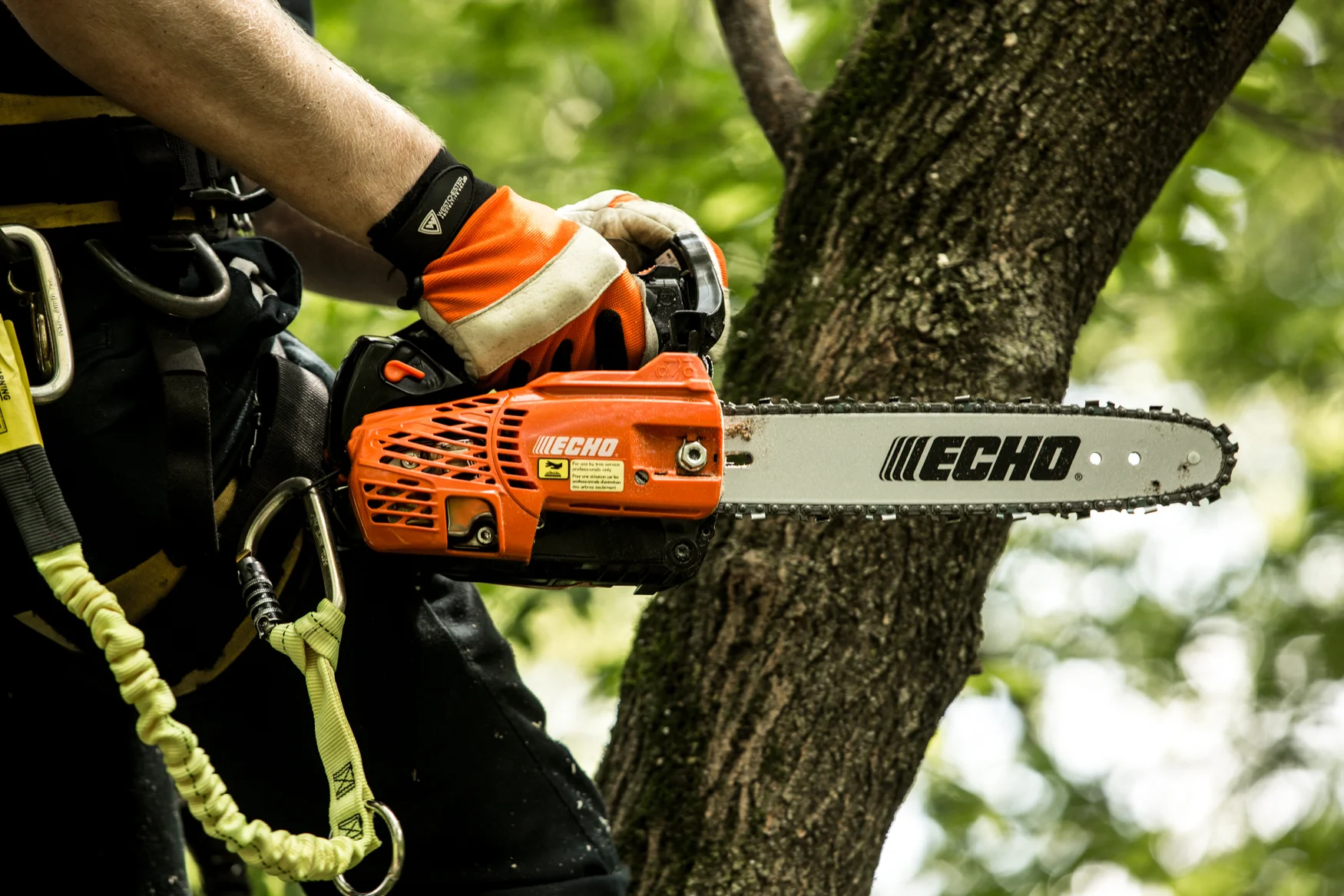 Echo Cs Series Chainsaw Cs2511T 12 Chainsaw Cutting Side View product image