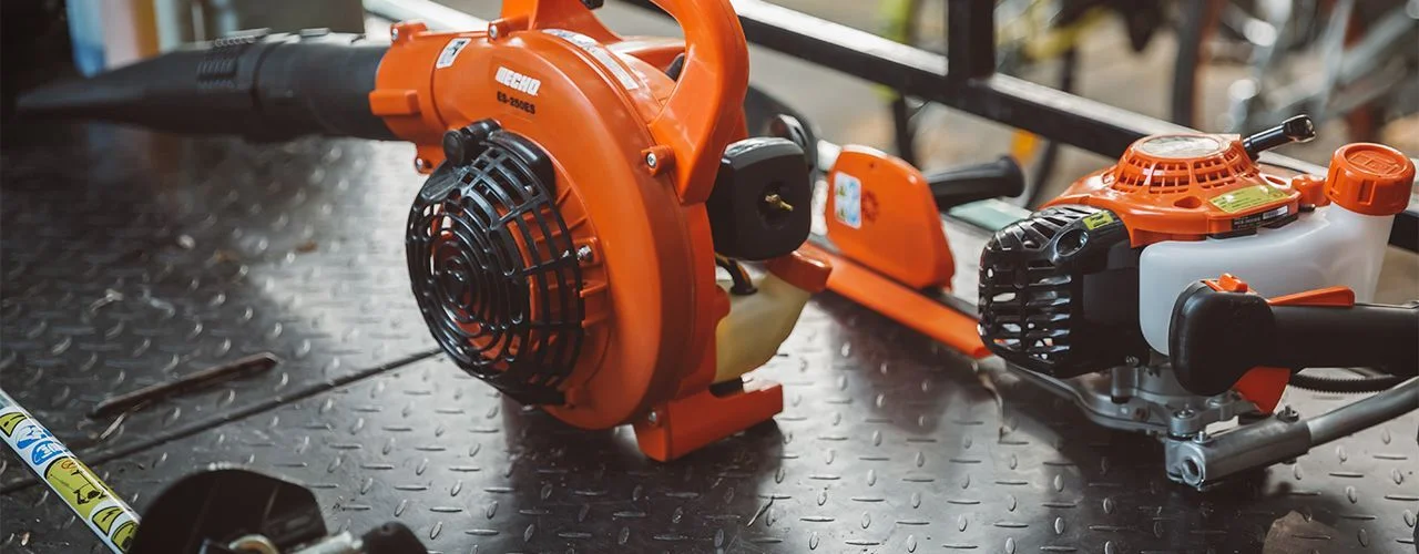 ECHO Es Leaf Blowers Powerful Clearing Performance feature image