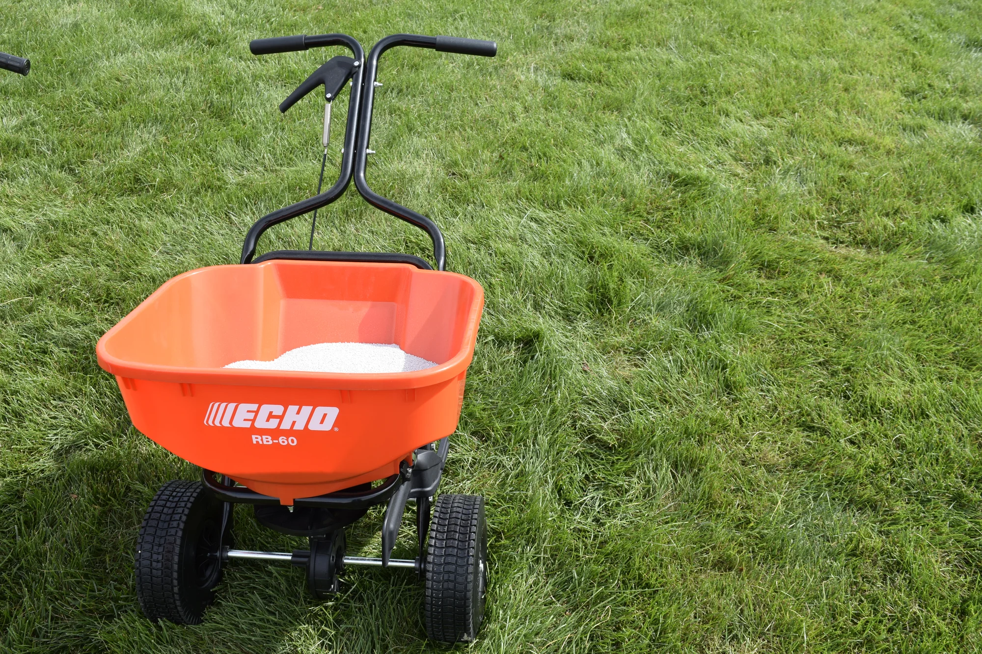 Echo Broadcast Spreader RB-60 Echo Rb Series Spreader Rb 60 Side View Right Spreader Filled product image