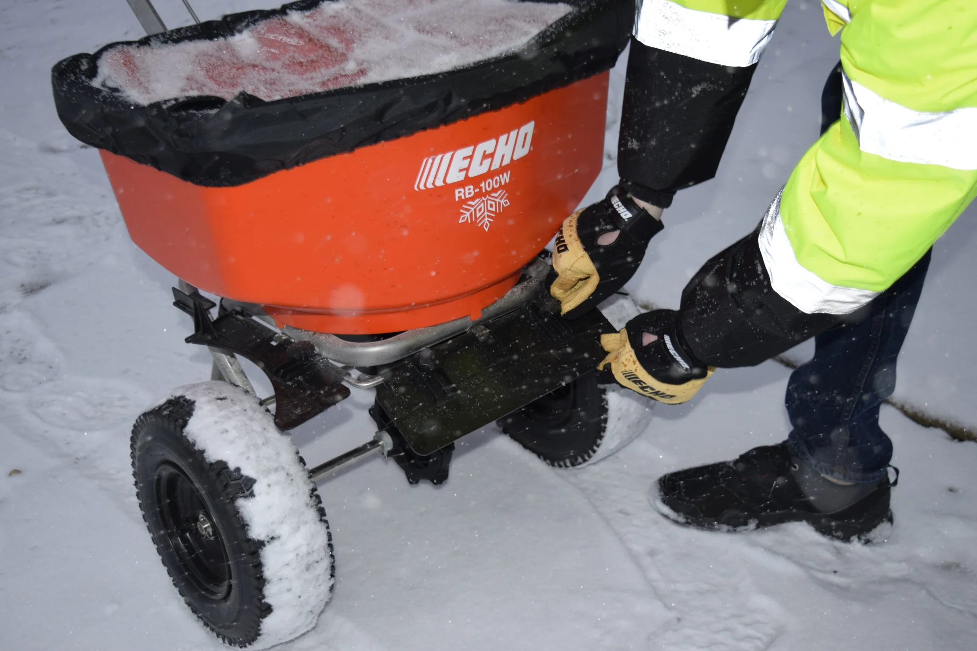 ECHO RB Series Spreaders Professional Grade Performance feature image