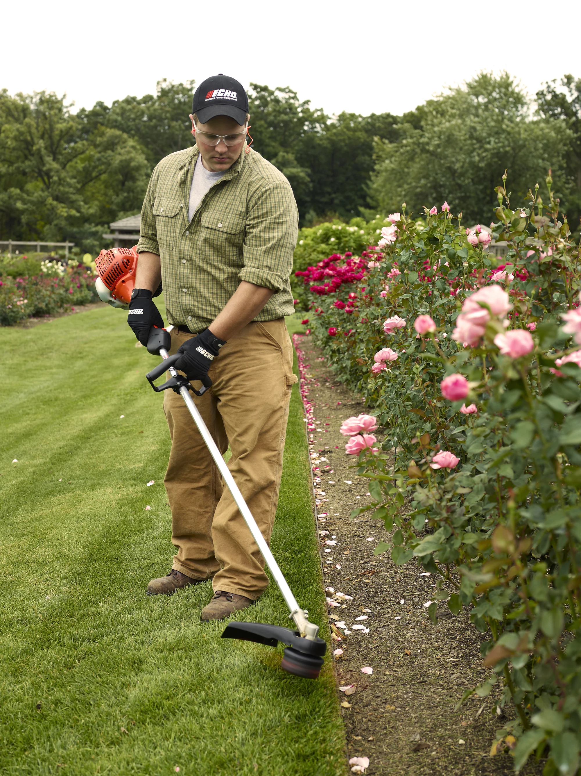 Echo Srm Series Trimmer Srm 225I Man Trimming Flower Bed Front View product image