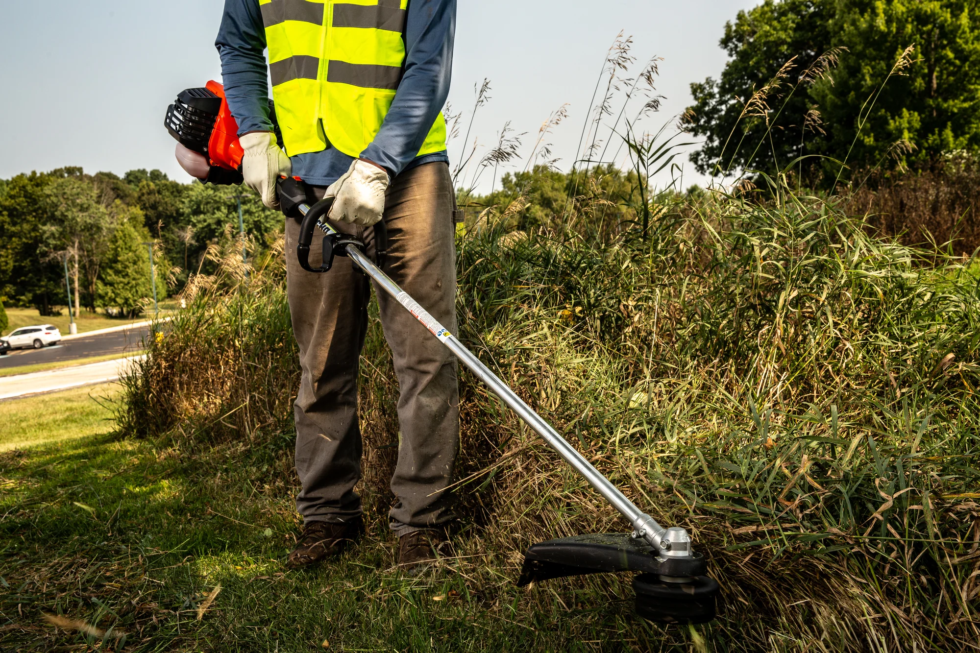 Echo Trimmer SRM 3020 Echo Srm Series Trimmer Srm 3020 Man Trimming Weeds Closeup product image