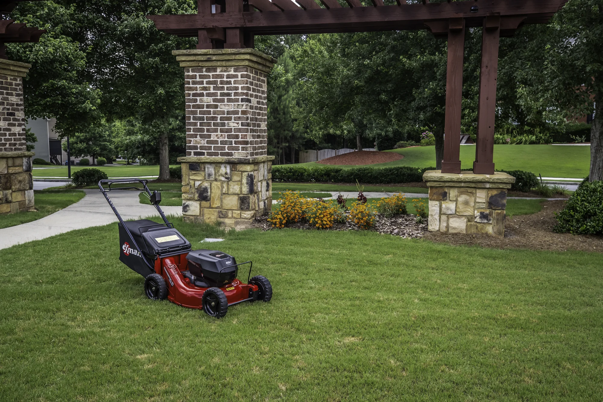 Exmark Commercial 21 V Walk Behind Lawn Mower ECV060B0121000 Exmark Commercial 21 V Walk Behind Lawn Mower ECV060B0121000
