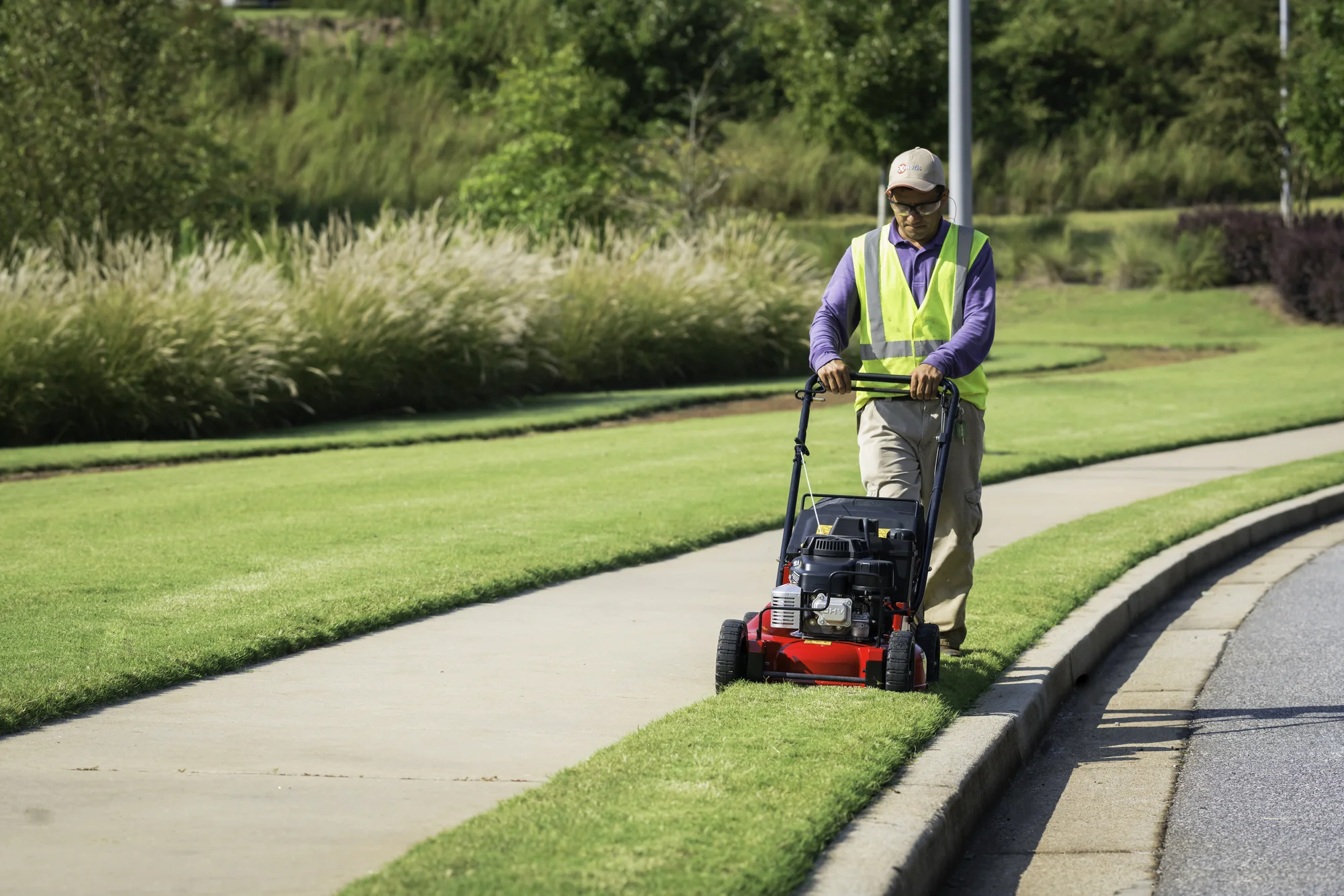 Exmark Commercial 21 X Series Walk Behind Lawn Mower Ecx180Gka210Bc Front View Man Cutting Grass product image
