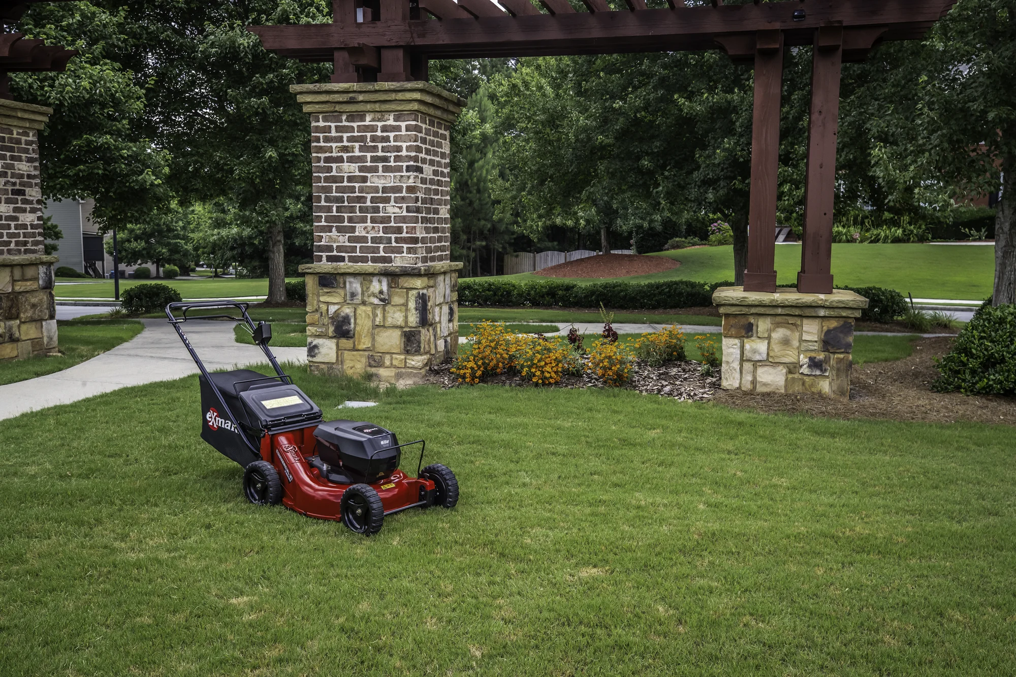Exmark Commercial 21V Series Walk Behind Mowers Ba Mulc Discharge Flexibility feature image