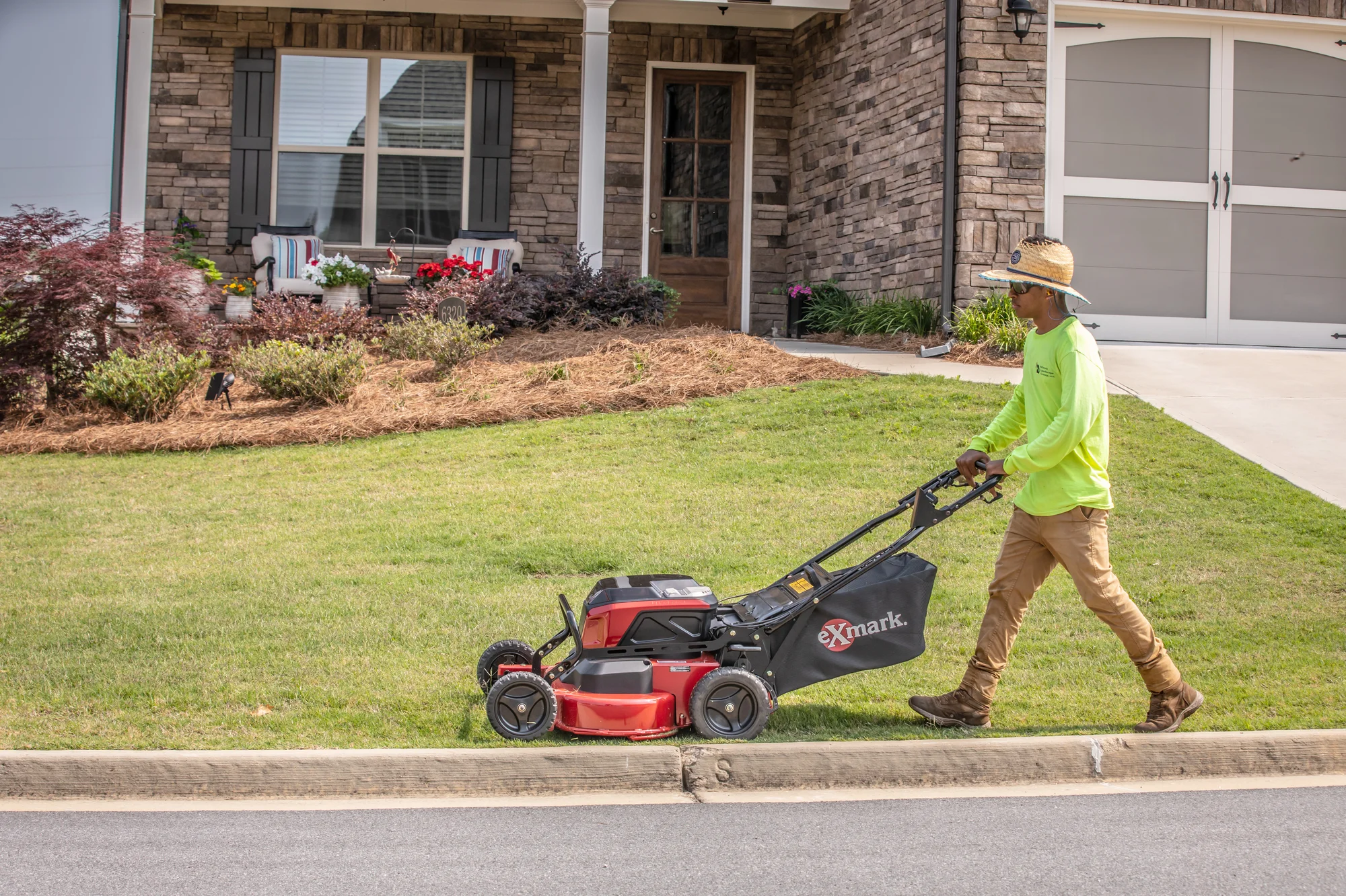 Exmark Commercial 30 V Series Walk Behind Lawn Mower Ecv060B0230010 Front Yard House Bagging Clippings Walk Behind product image