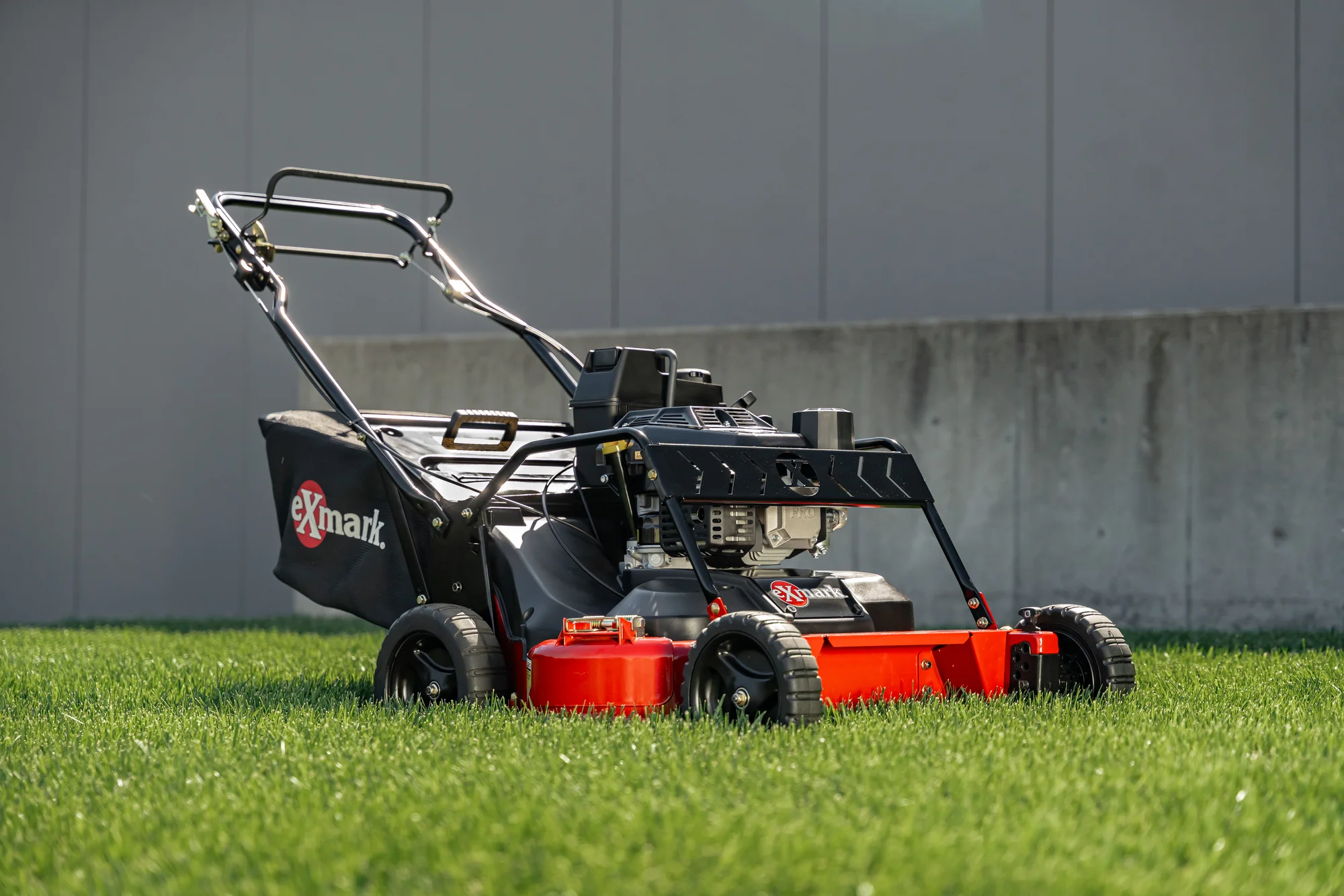 Exmark Commercial 30X Series Walk Behind Mowers Multi Mode Discharge feature image