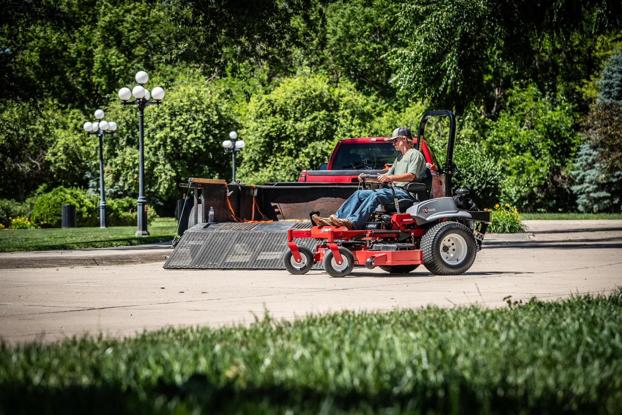 Exmark Lazer Z E Series Zero Turn Rider LRE801GKA524A3 Exmark Lazer Z E Series Zero Turn Rider Lre801Gka524A3 Man Mowing Truck product image