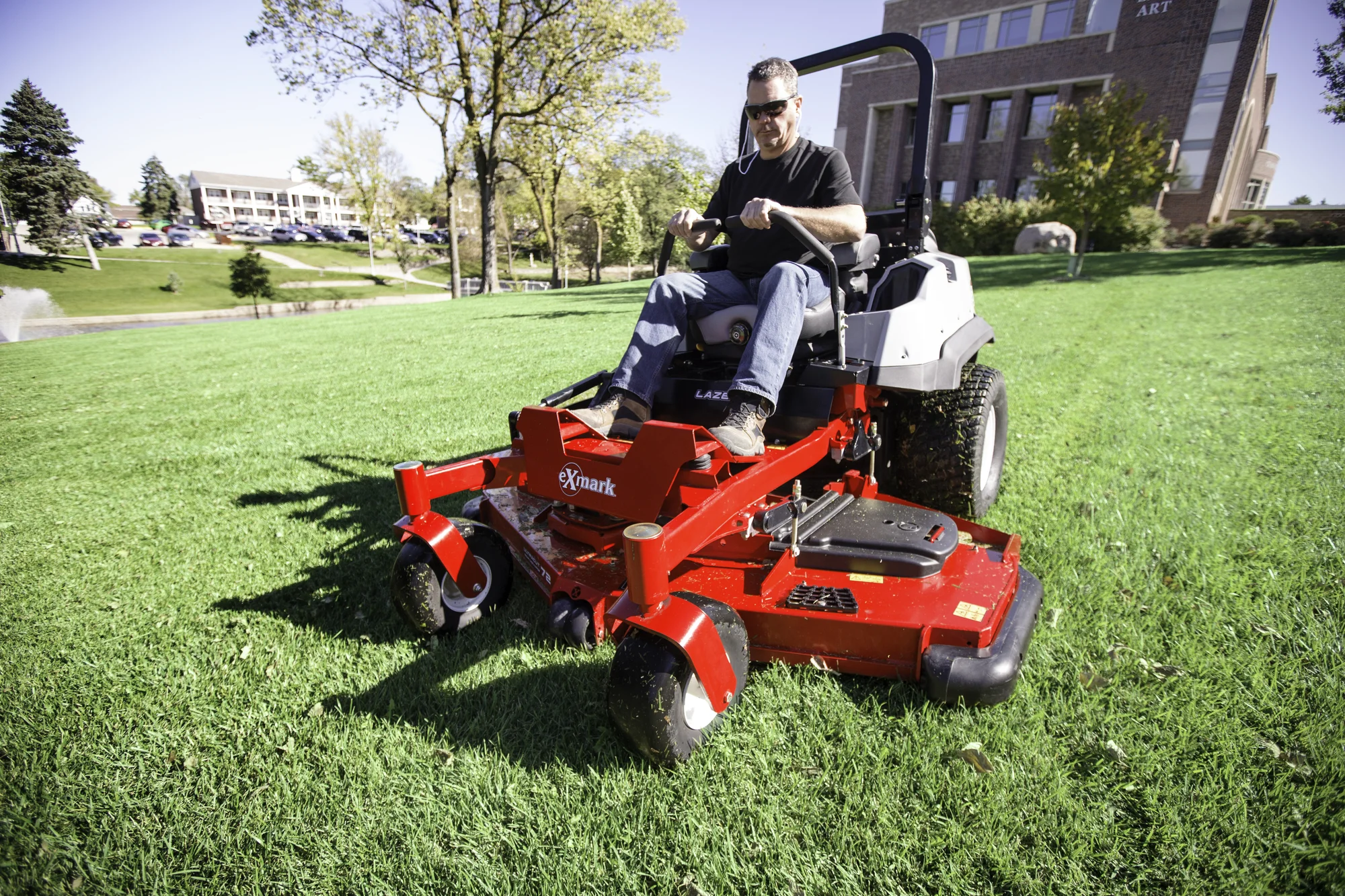 Exmark Lazer Z S Diesel Series Zero Turn Rider LZS80TDYM604W0 Exmark Lazer Z S Diesel Series Zero Turn Rider Lzs80Tdym604W0 Man Cutting Grass Side View product image