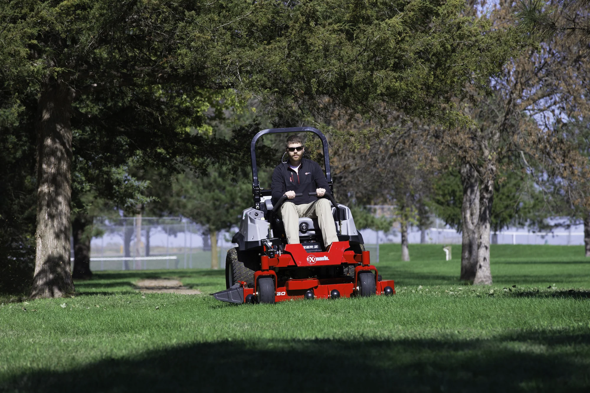 Exmark Lazer Z S Diesel Series Zero Turn Rider Lzs80Tdym604W0 Man Mower Sidewalk product image