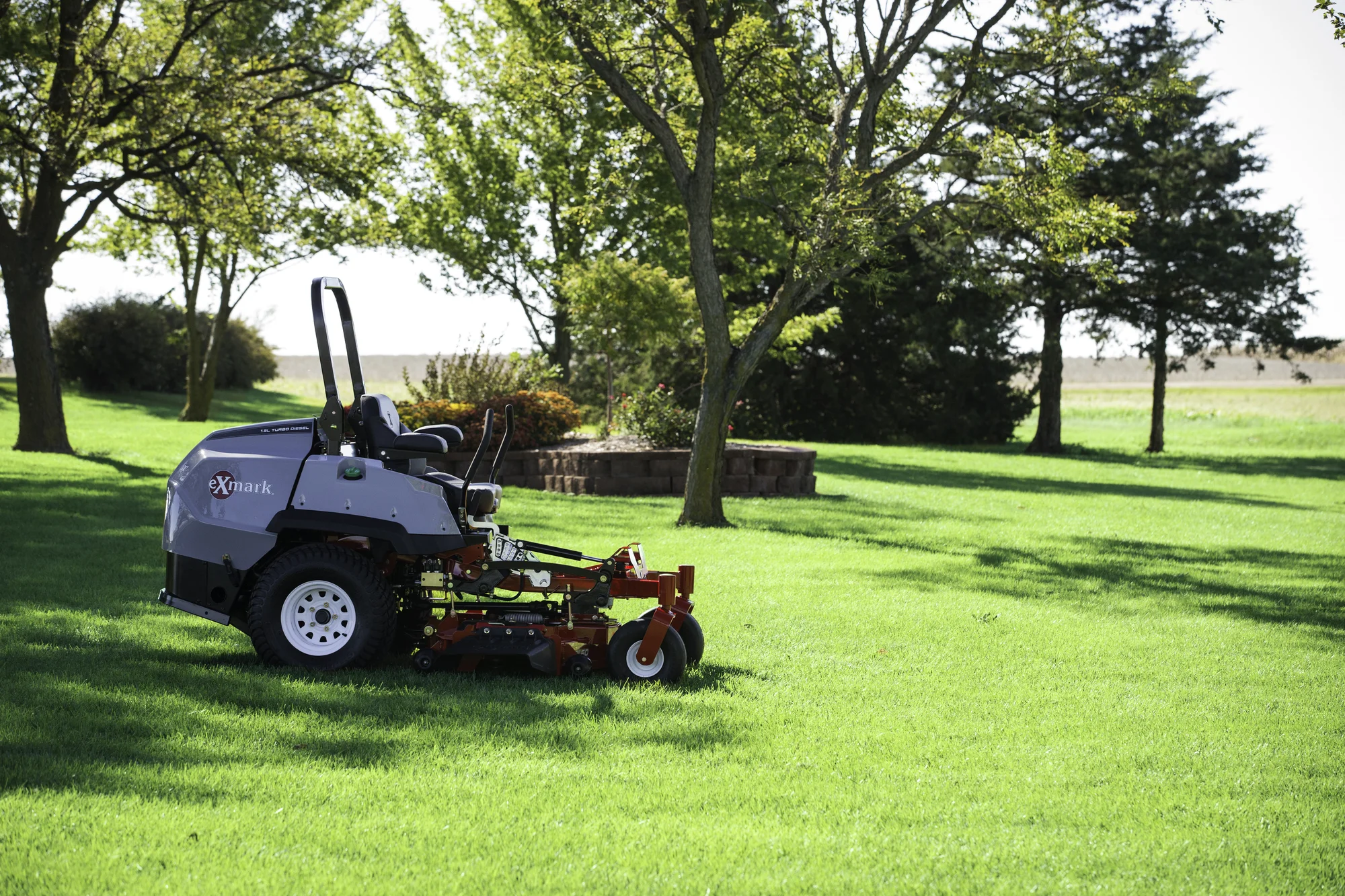 Exmark Lazer Z S Diesel Series Zero Turn Rider LZS80TDYM724W0 Exmark Lazer Z S Diesel Series Zero Turn Rider Lzs80Tdym724W0 Mower On Lawn Side View product image