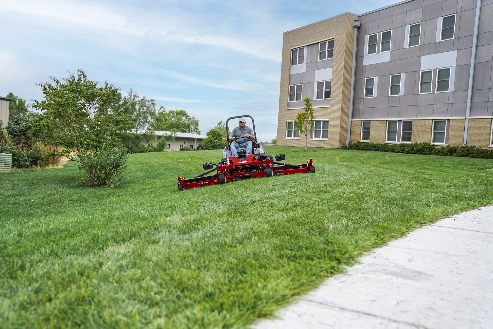 Exmark Lazer Z S Diesel Series Zero Turn Rider Lzs86Tdym12Rw0 Man Mowing Property product image