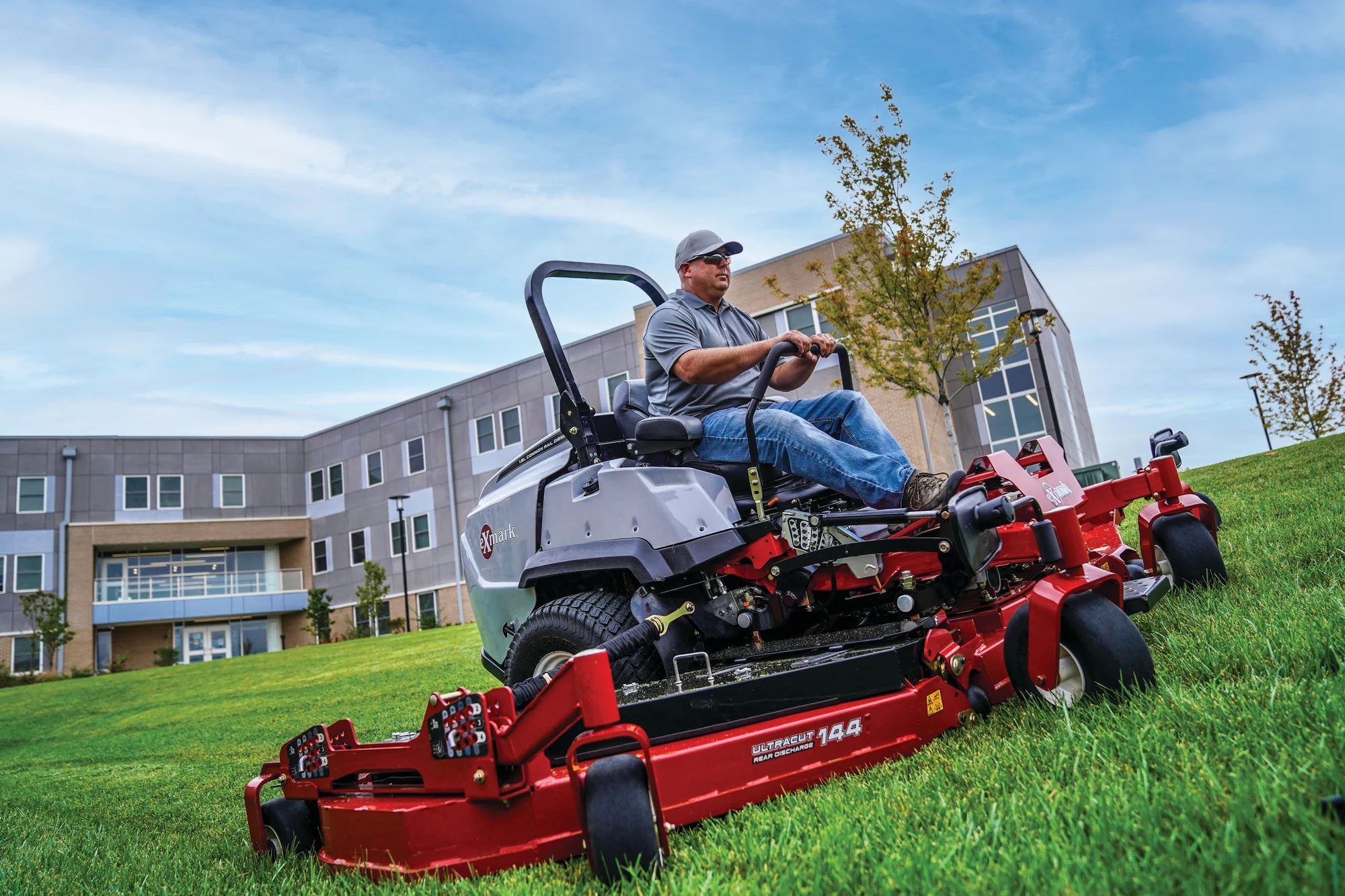Exmark Lazer Z S Diesel Series Zero Turn Rider Lzs86Tdym12Rw0 Wide Angle Closeup Commercial Lot product image