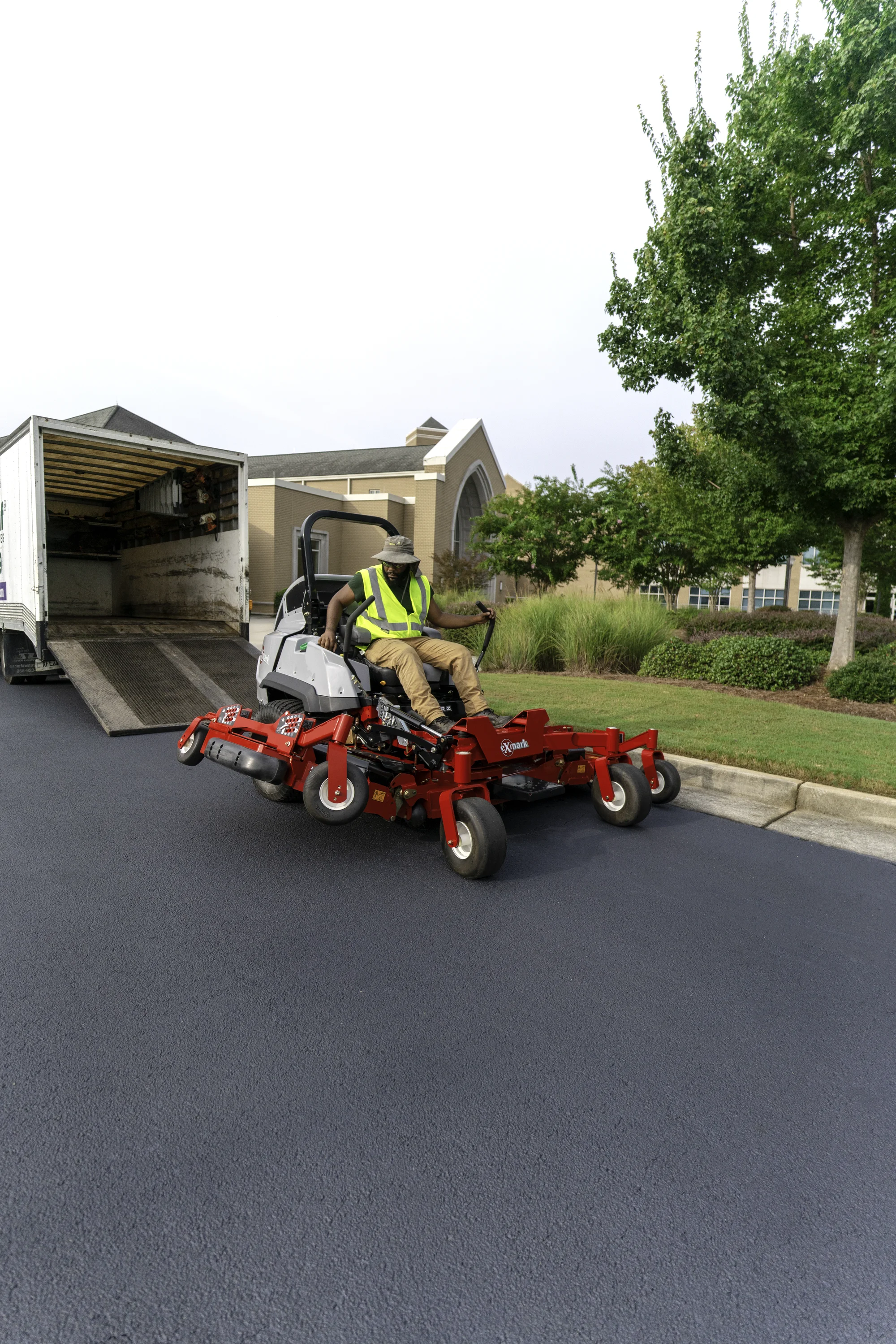 Exmark Lazer Z S Diesel Series Zero Turn Rider Lzs88Cdym96Rw0 Man Unloading Truck product image
