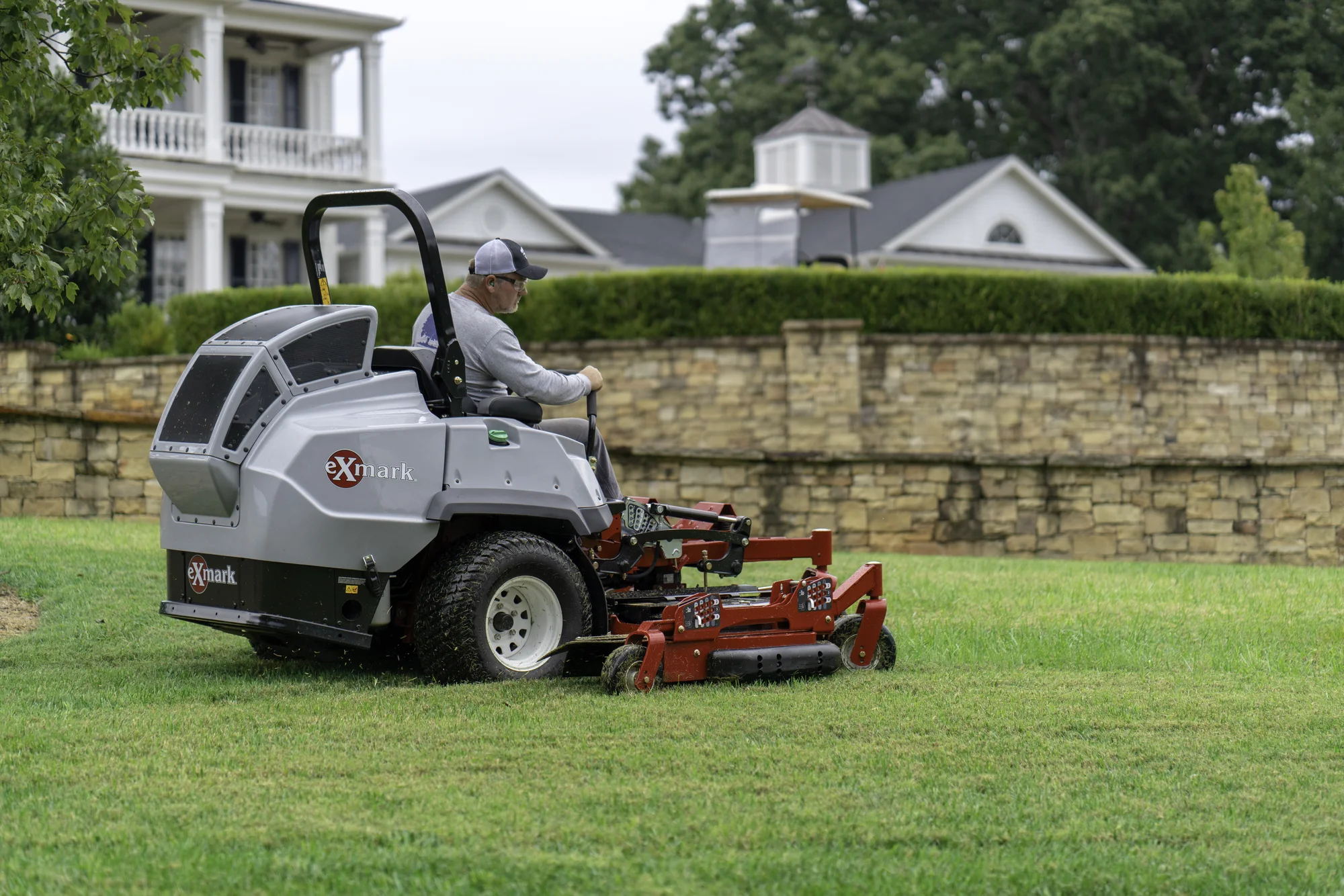 Exmark Lazer Z S Diesel Series Zero Turn Rider Lzs88Cdym96Rw0 Side View Man Mowing Grass product image