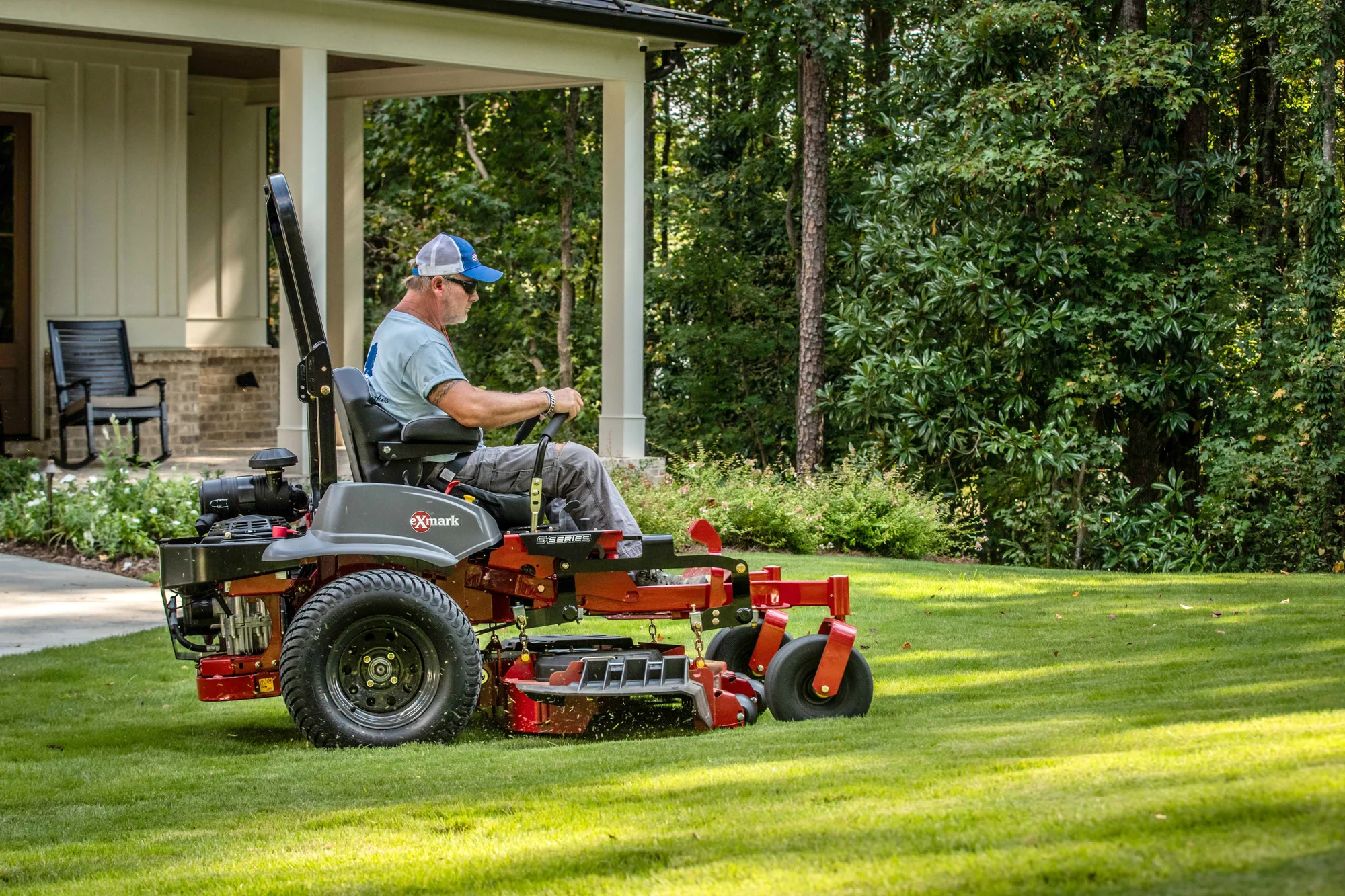 Exmark Lazer Z S Series Zero Turn Rider Lrs749Akc724A1 Man Mower Patio product image