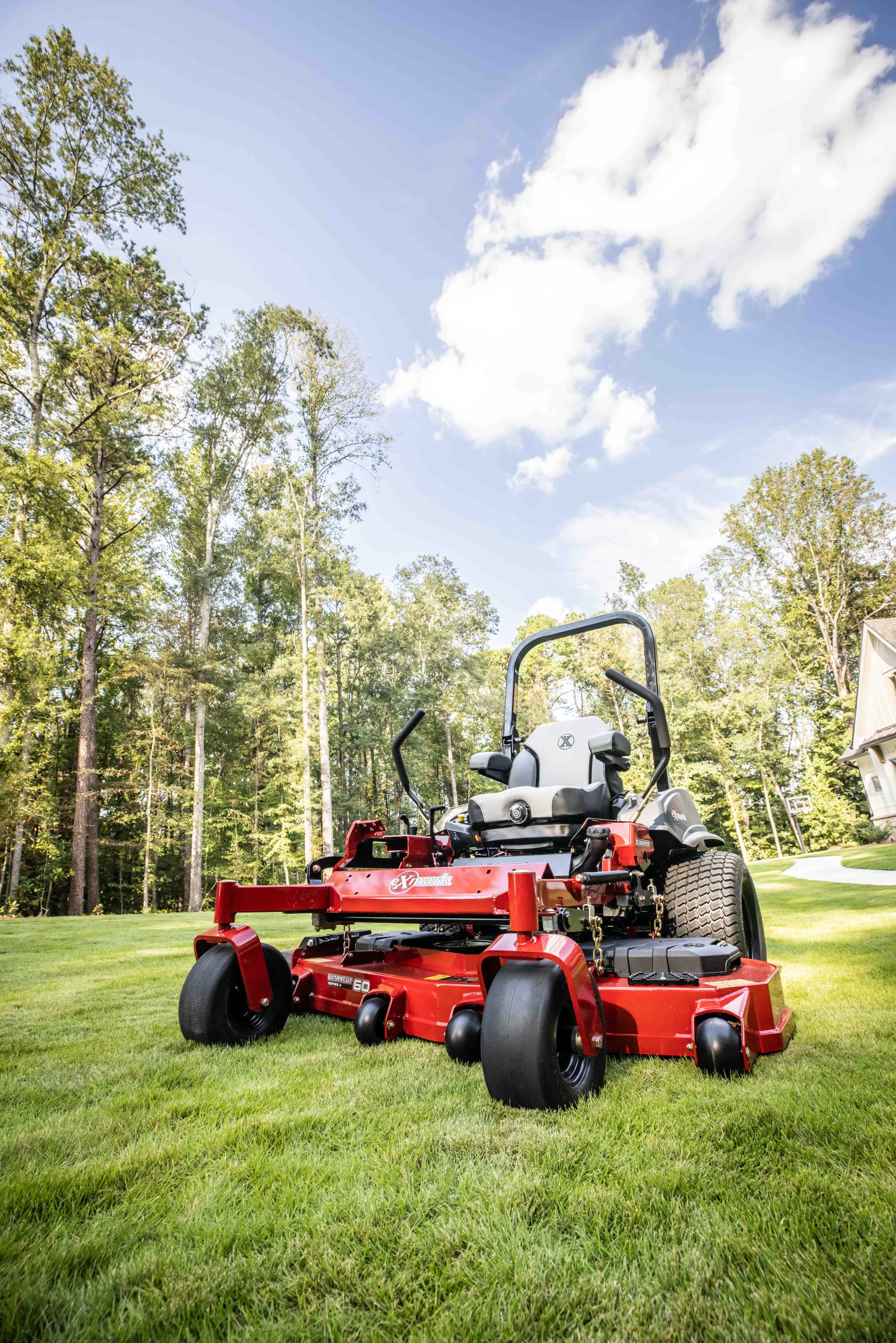 Exmark Lazer Z S Series Zero Turn Rider Lrs801Gka524A1 Side View Right Forest product image