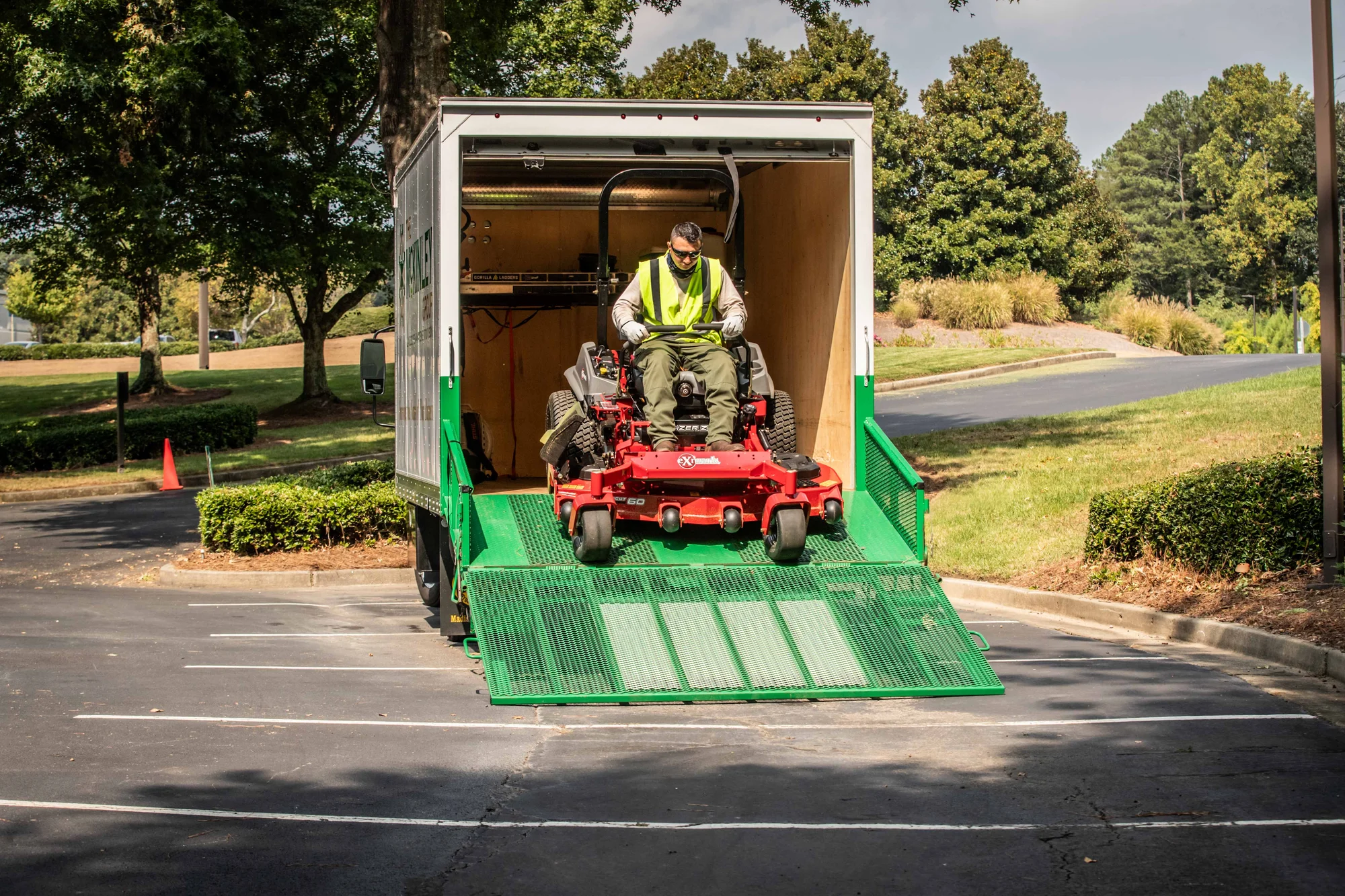 Exmark Lazer Z S Series Zero Turn Rider Lrs801Gka604C1 Unloading Equipment 1 product image