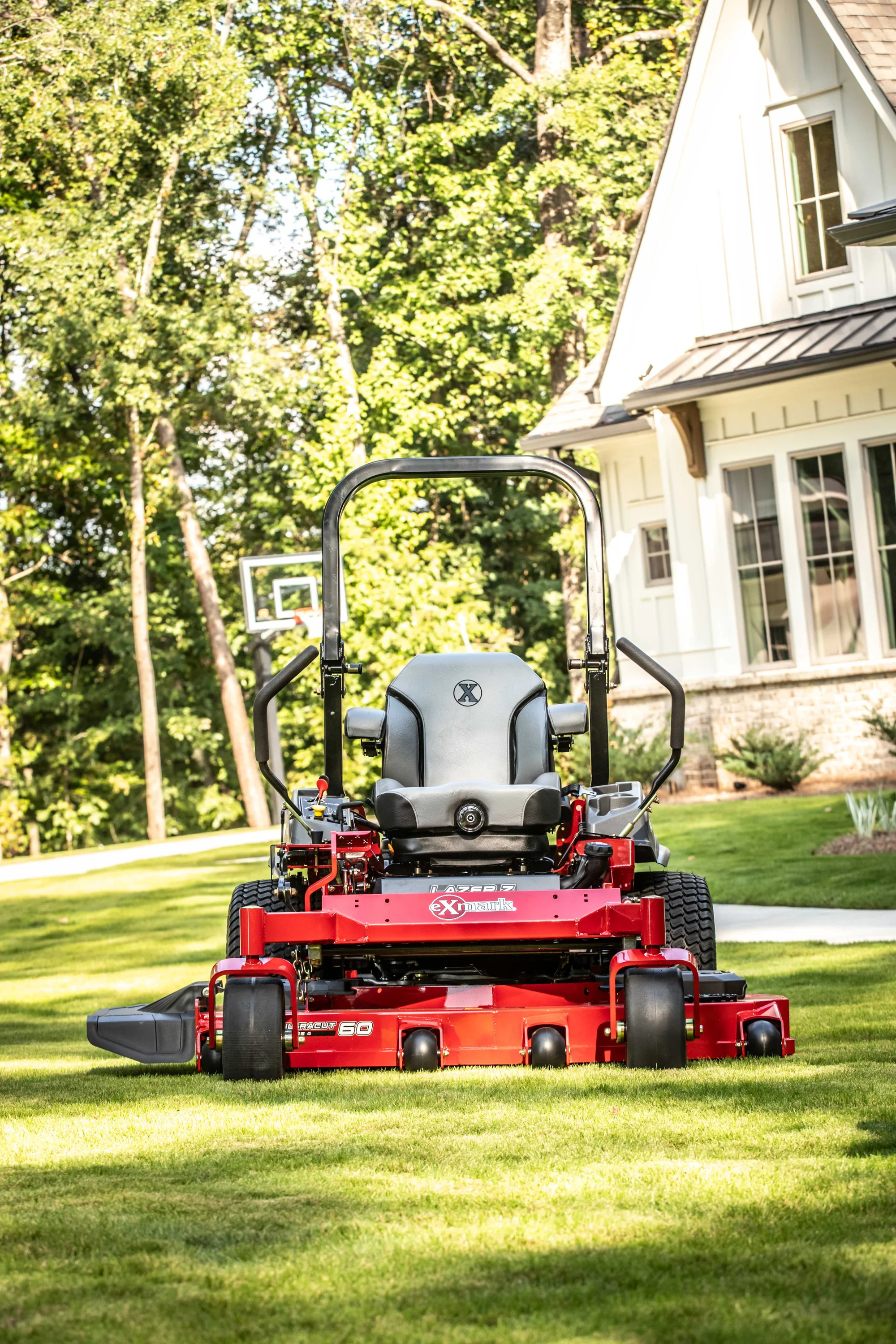 Exmark Lazer Z S Series Zero Turn Rider LRS801GKA72RA1 Exmark Lazer Z S Series Zero Turn Rider Lrs801Gka72Ra1 Front View House product image