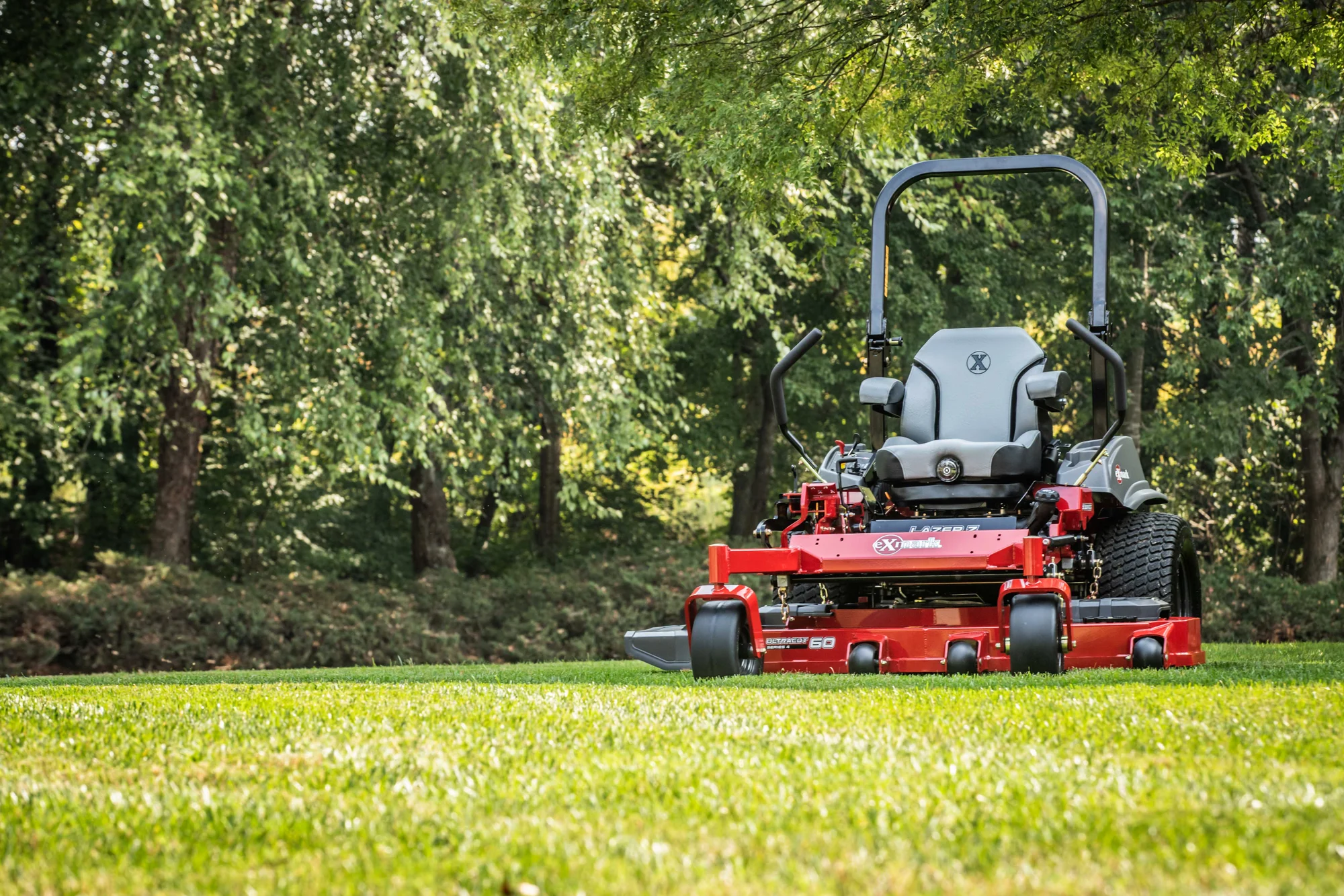Exmark Lazer Z S Series Zero Turn Rider LRS801GKA72RA1 Exmark Lazer Z S Series Zero Turn Rider Lrs801Gka72Ra1 Mower On Grass product image