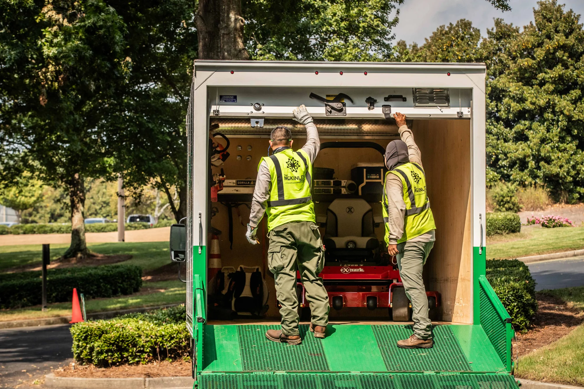 Exmark Lazer Z S Series Zero Turn Rider LRS801GKA72RA1 Exmark Lazer Z S Series Zero Turn Rider Lrs801Gka72Ra1 Two Men Unloading Equipment product image
