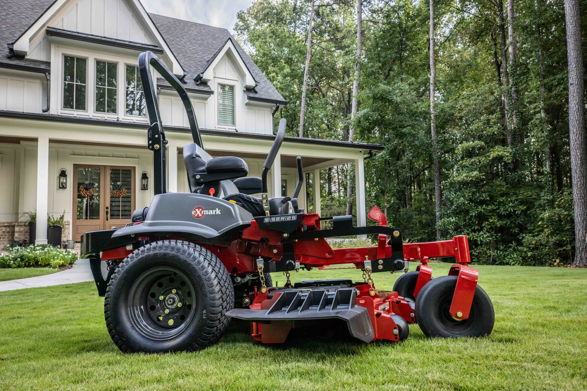 Exmark Lazer Z S Series Zero Turn Riders Robust Engine Options feature image