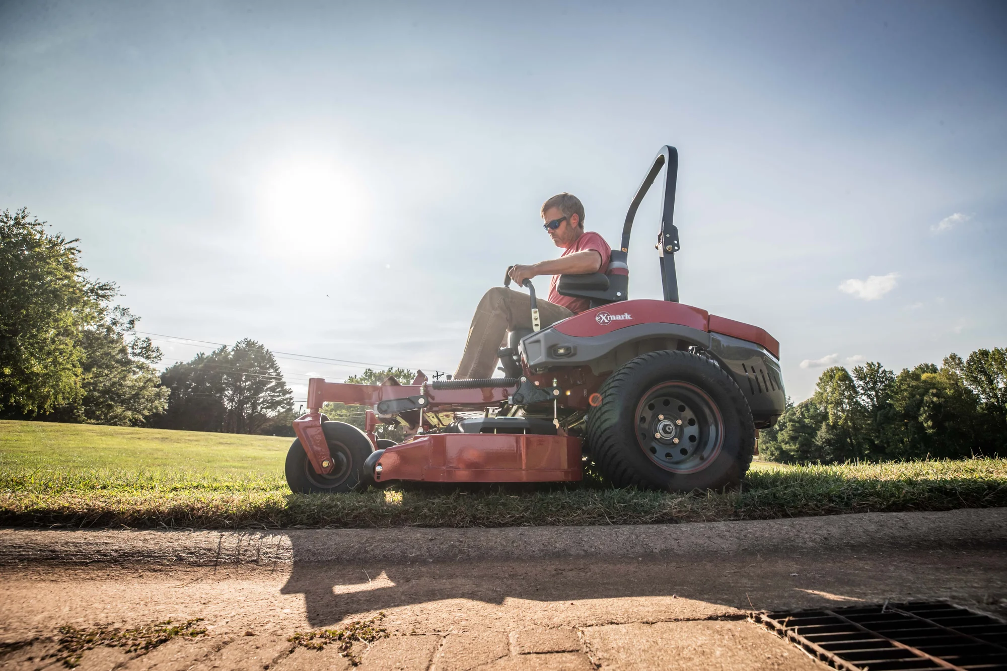 Exmark Lazer Z X Series Zero Turn Rider Lrx850Gka526Q1 Man Mower Sunset Front View product image