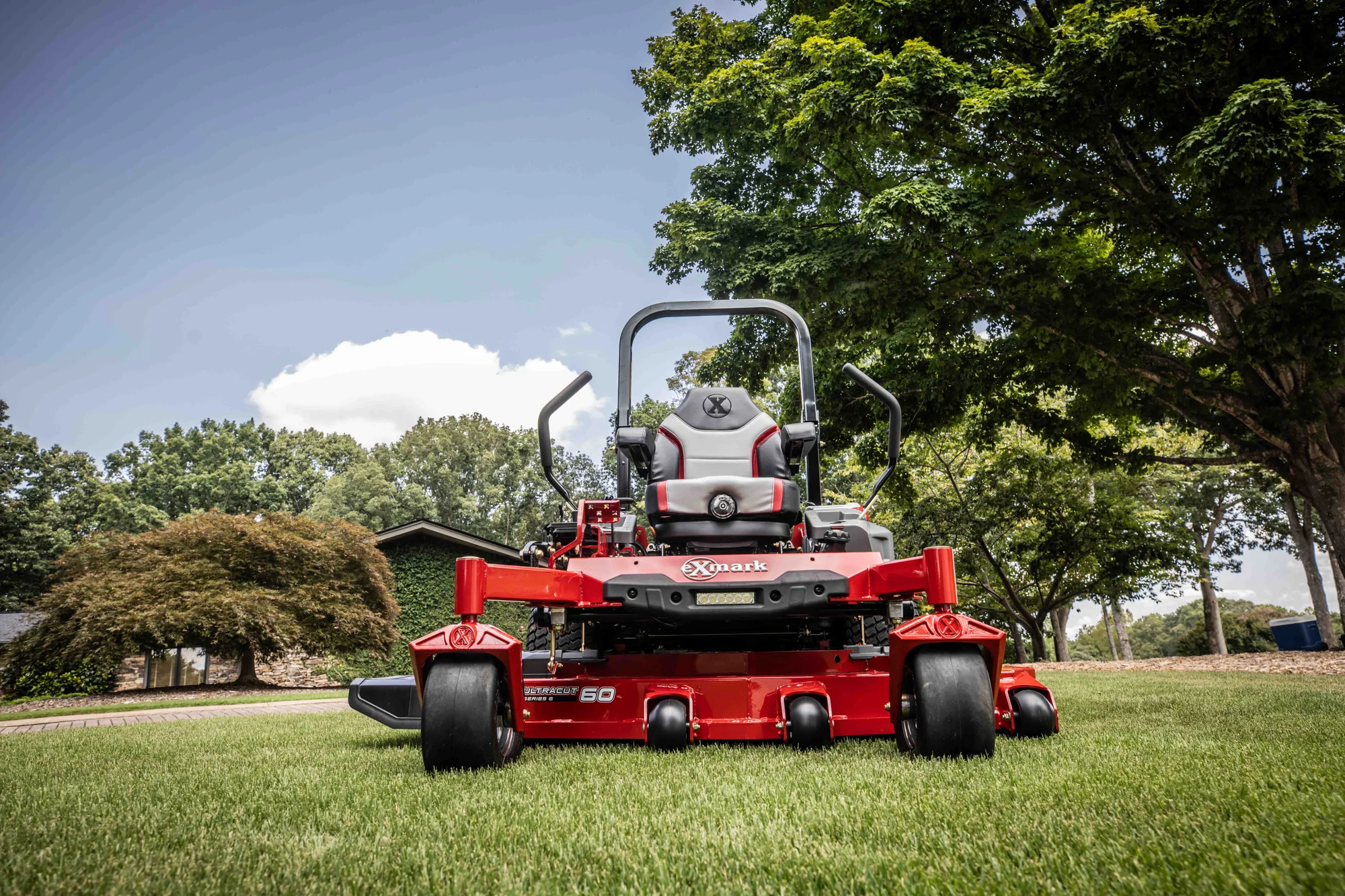 Exmark Lazer Z X Series Zero Turn Rider Lrx850Gka526Q1 Mower House Front View product image
