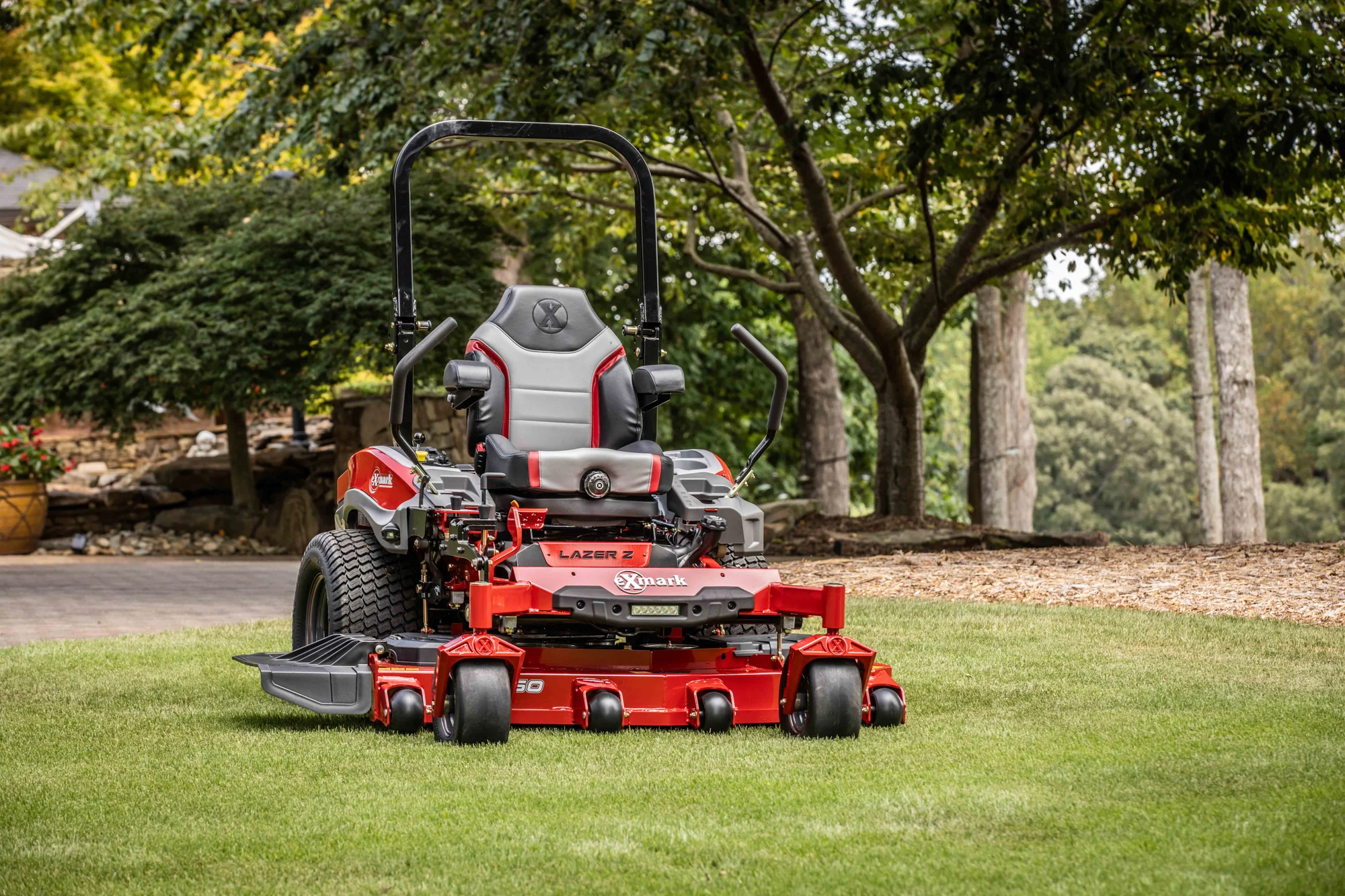 Exmark Lazer Z X Series Zero Turn Rider Lrx850Gka526Q1 Mower House Side View product image