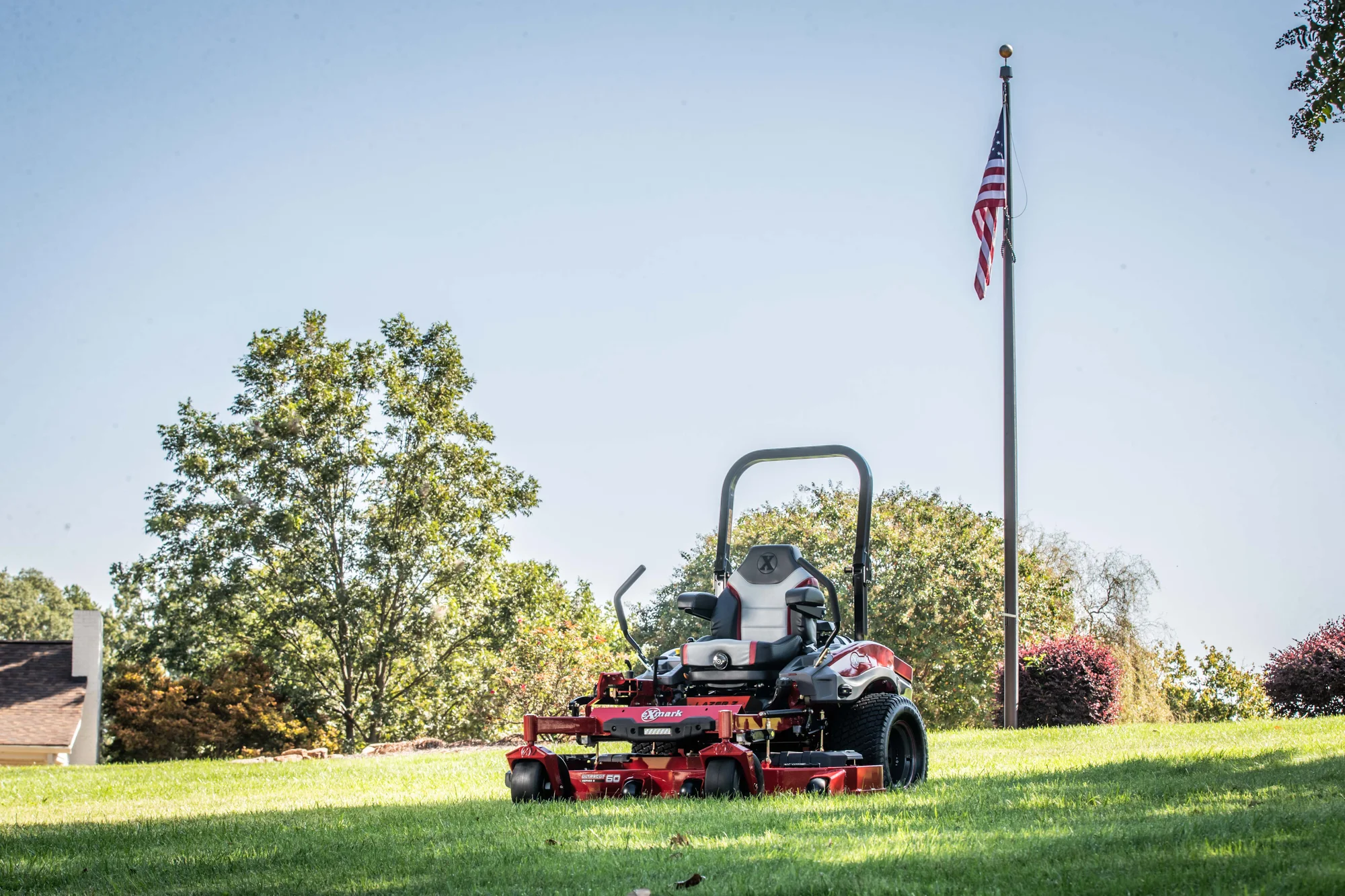 Exmark Lazer Z X Series Zero Turn Rider Lrx850Gka526Q1 Mower On Lawn Flag product image