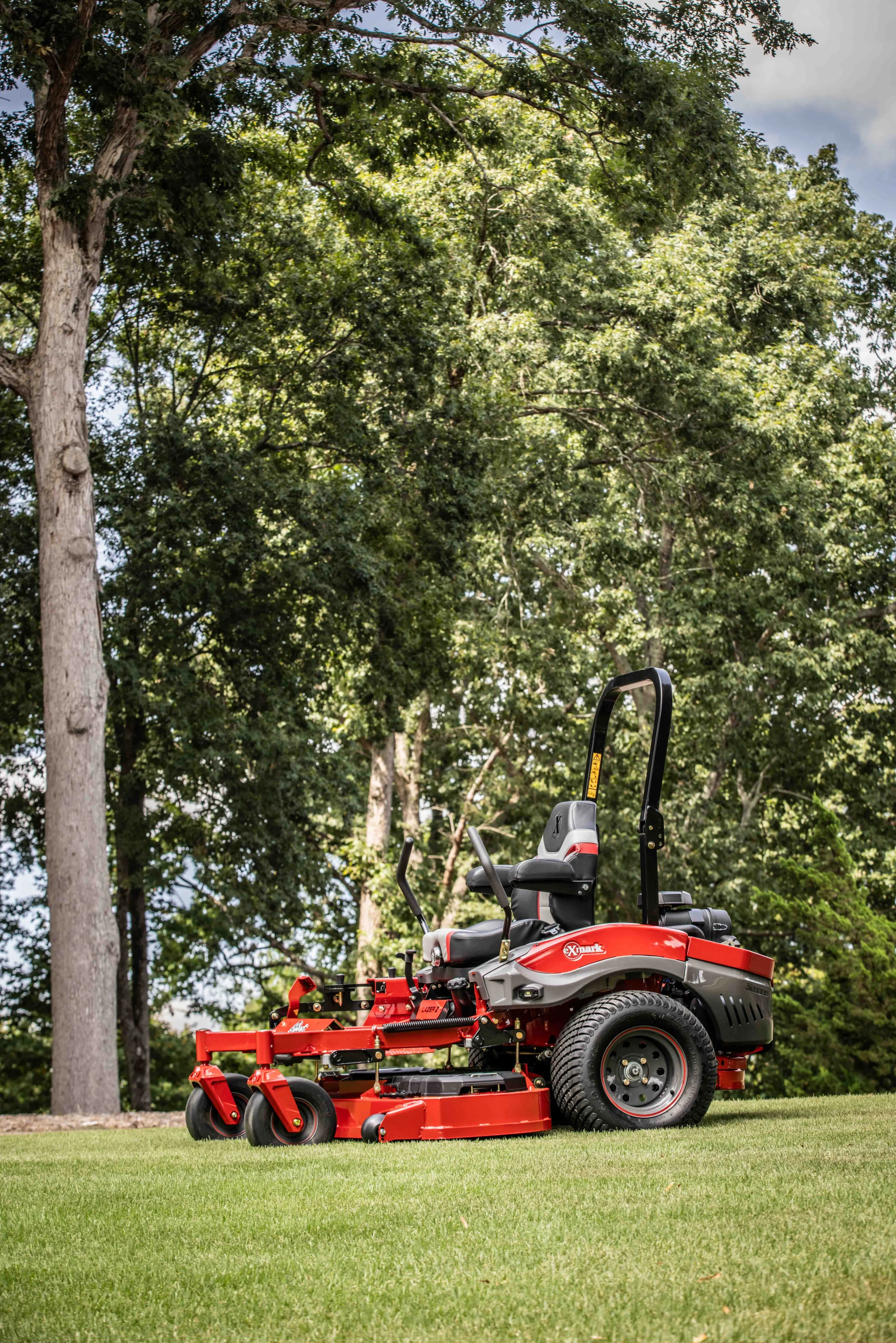 Exmark Lazer Z X Series Zero Turn Rider Lrx850Gka526Q1 Mower Woods Side View product image