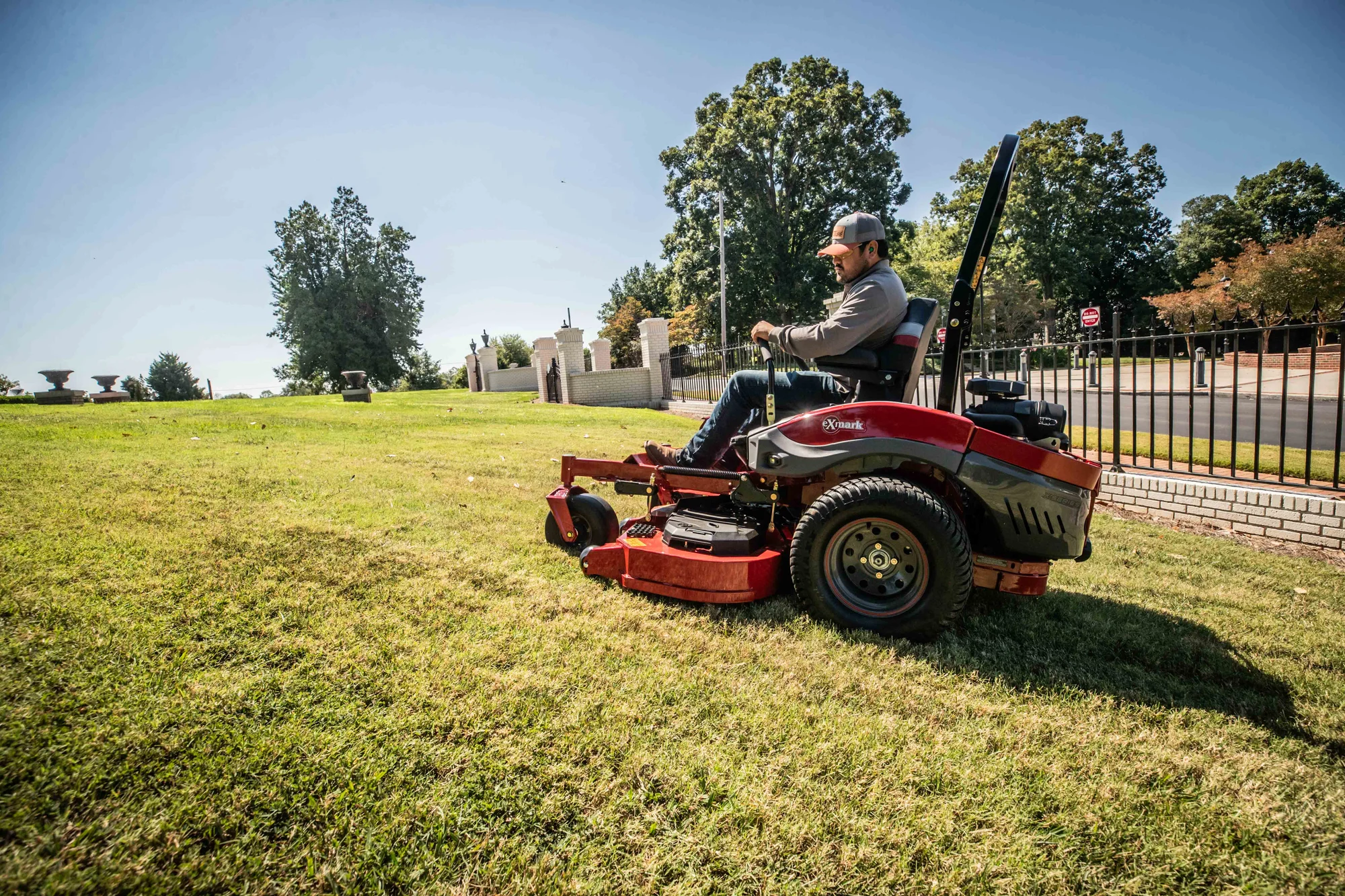 Exmark Lazer Z X Series Zero Turn Rider Lrx980Ekc726Q1 Landscaper Mower Angle View product image