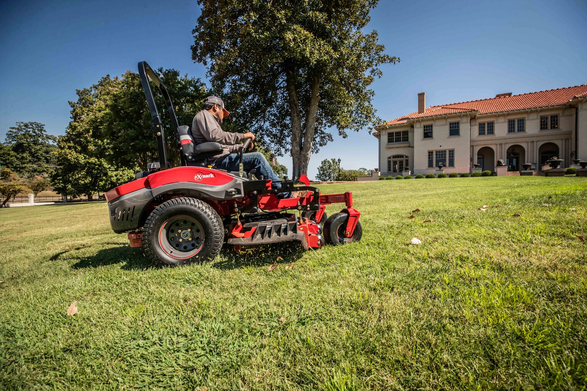 Exmark Lazer Z X Series Zero Turn Rider Lrx993Ebx606Q1 Man Mower House Wide Angle product image
