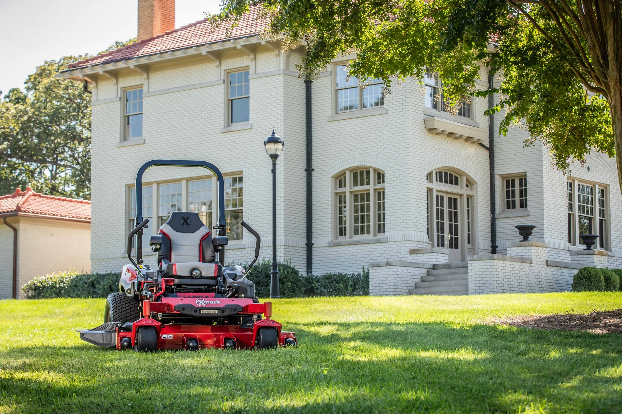 Exmark Lazer Z X Series Zero Turn Rider Lrx993Ebx726Q1 Mower House Angle View product image