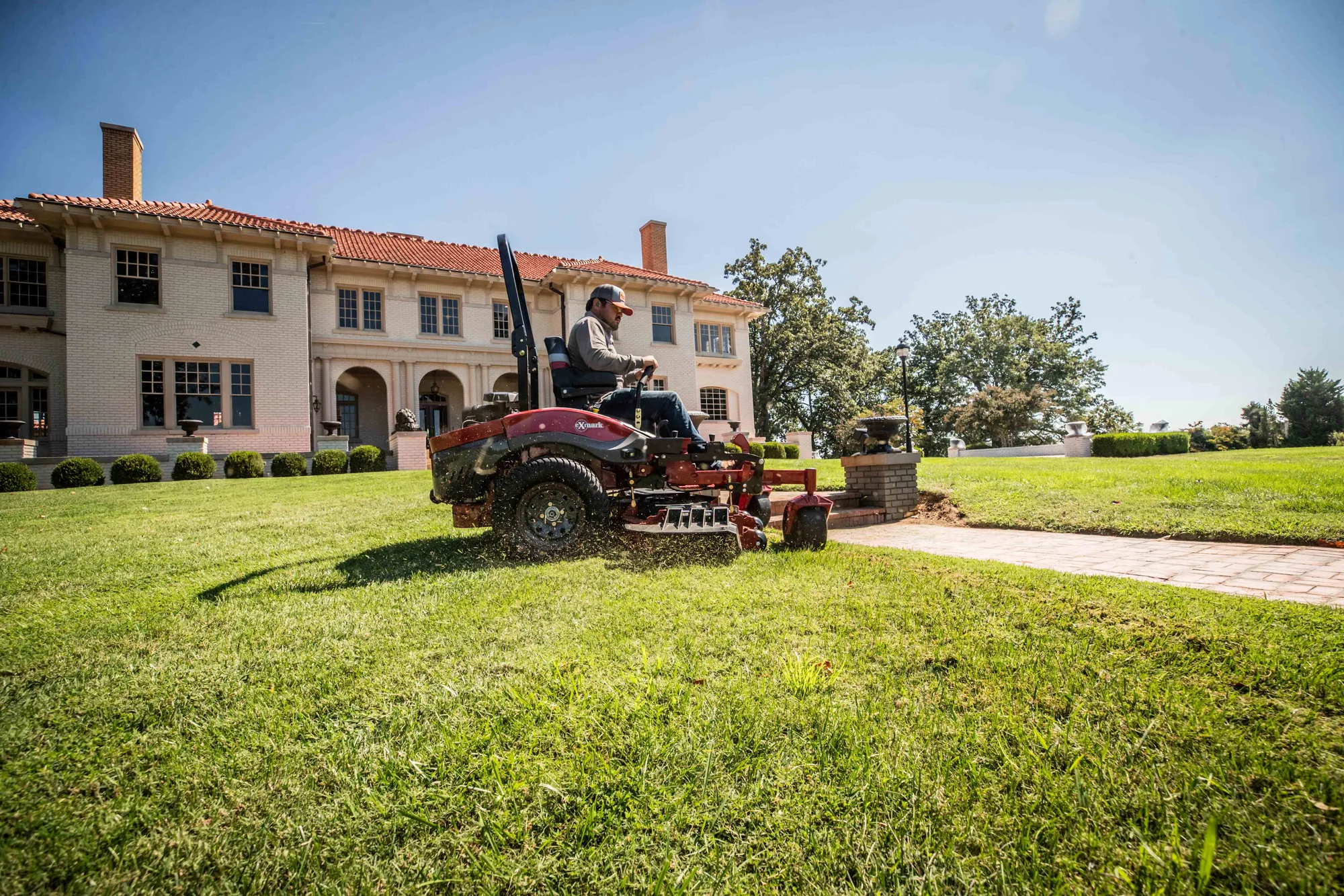 Exmark Lazer Z X Series Zero Turn Rider Lrx993Ebx726Q1 Mower House Wide Angle Side View product image
