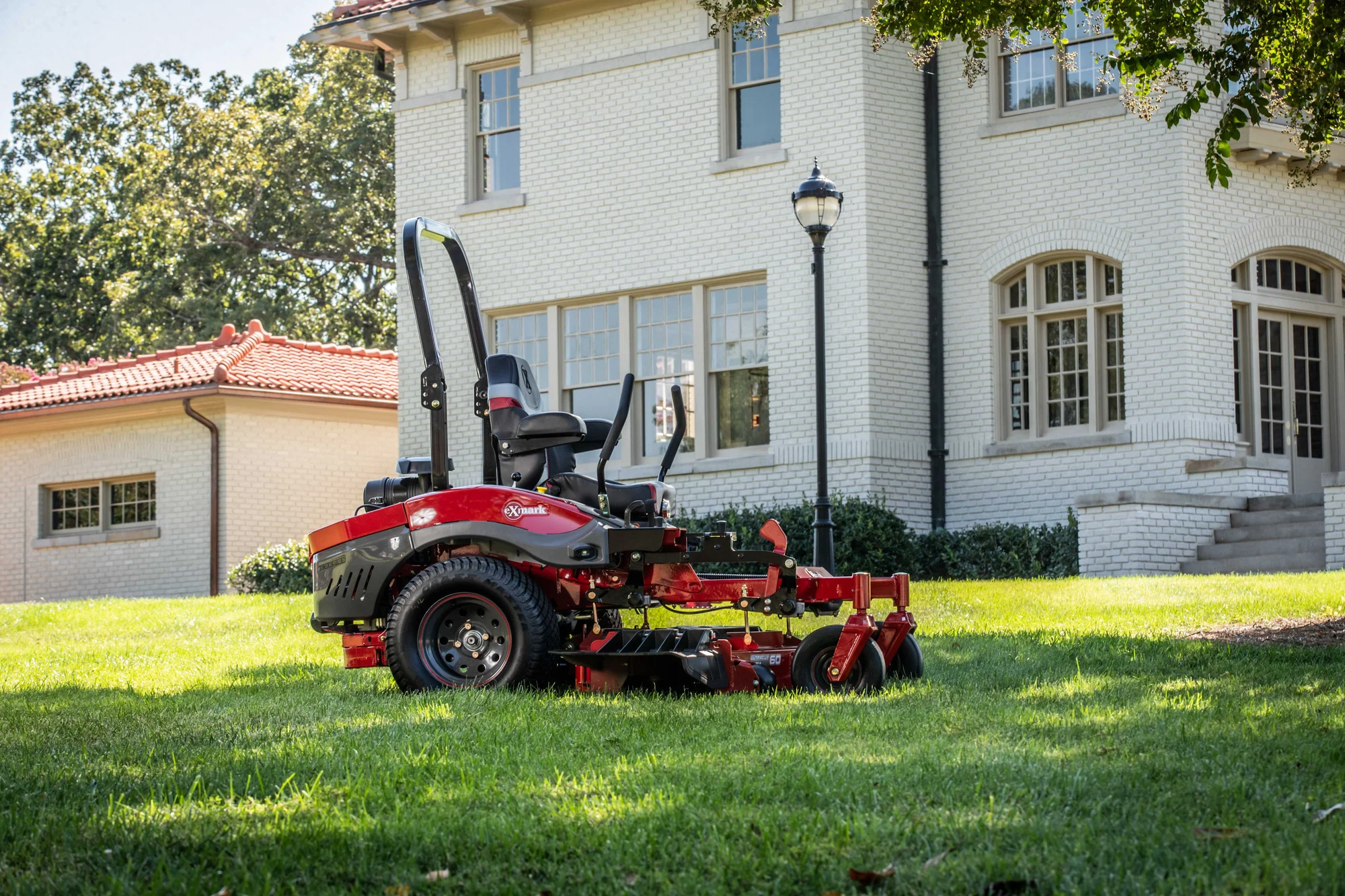 Exmark Lazer Z X Series Zero Turn Rider Lrx993Ebx726Q1 Mower Lawn House Side View product image