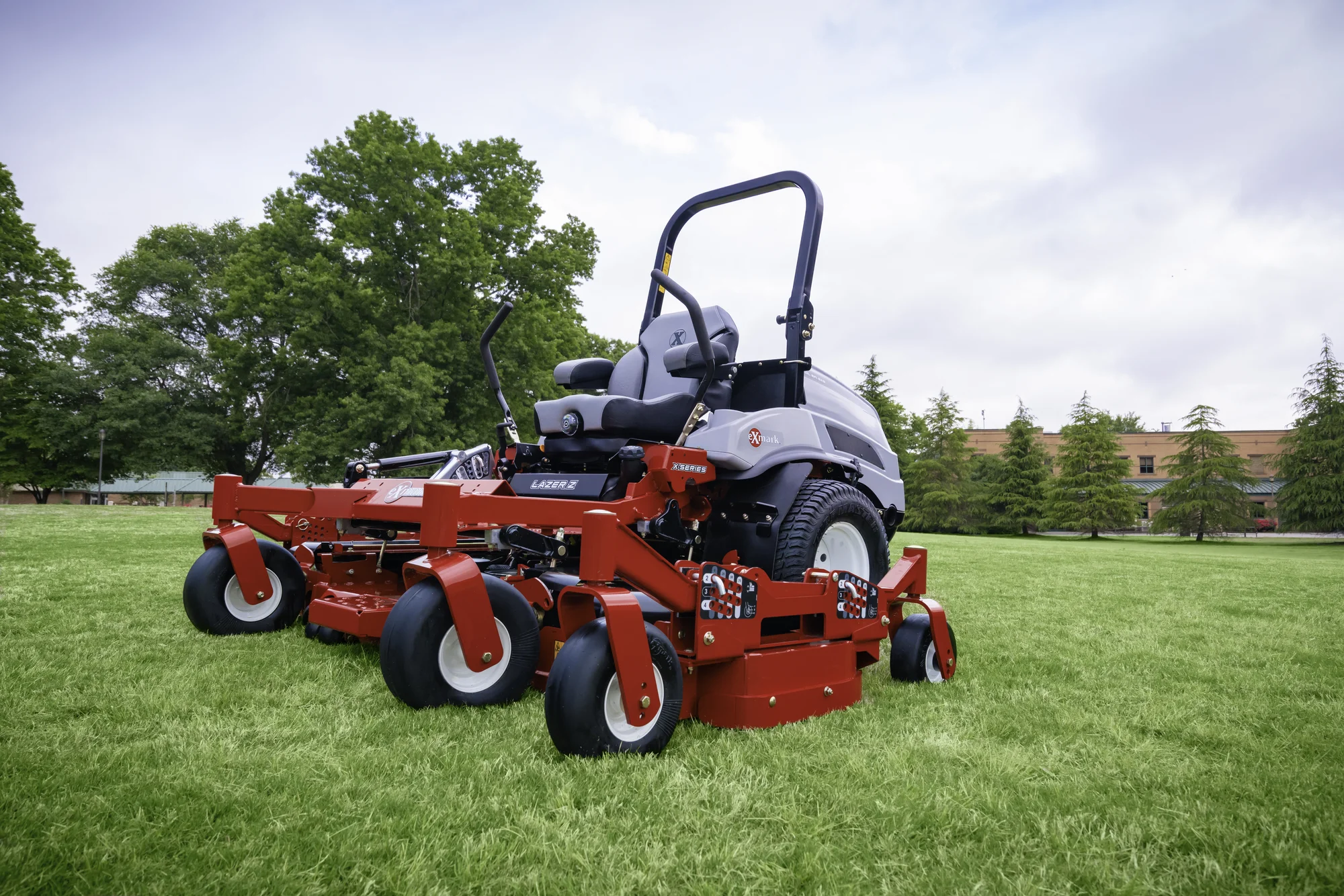 Exmark Lazer Z X Series Zero Turn Rider LZX980EKC606R1 Exmark Lazer Z X Series Zero Turn Rider Lzx980Ekc606R1 Wide Angle Mower On Grass product image