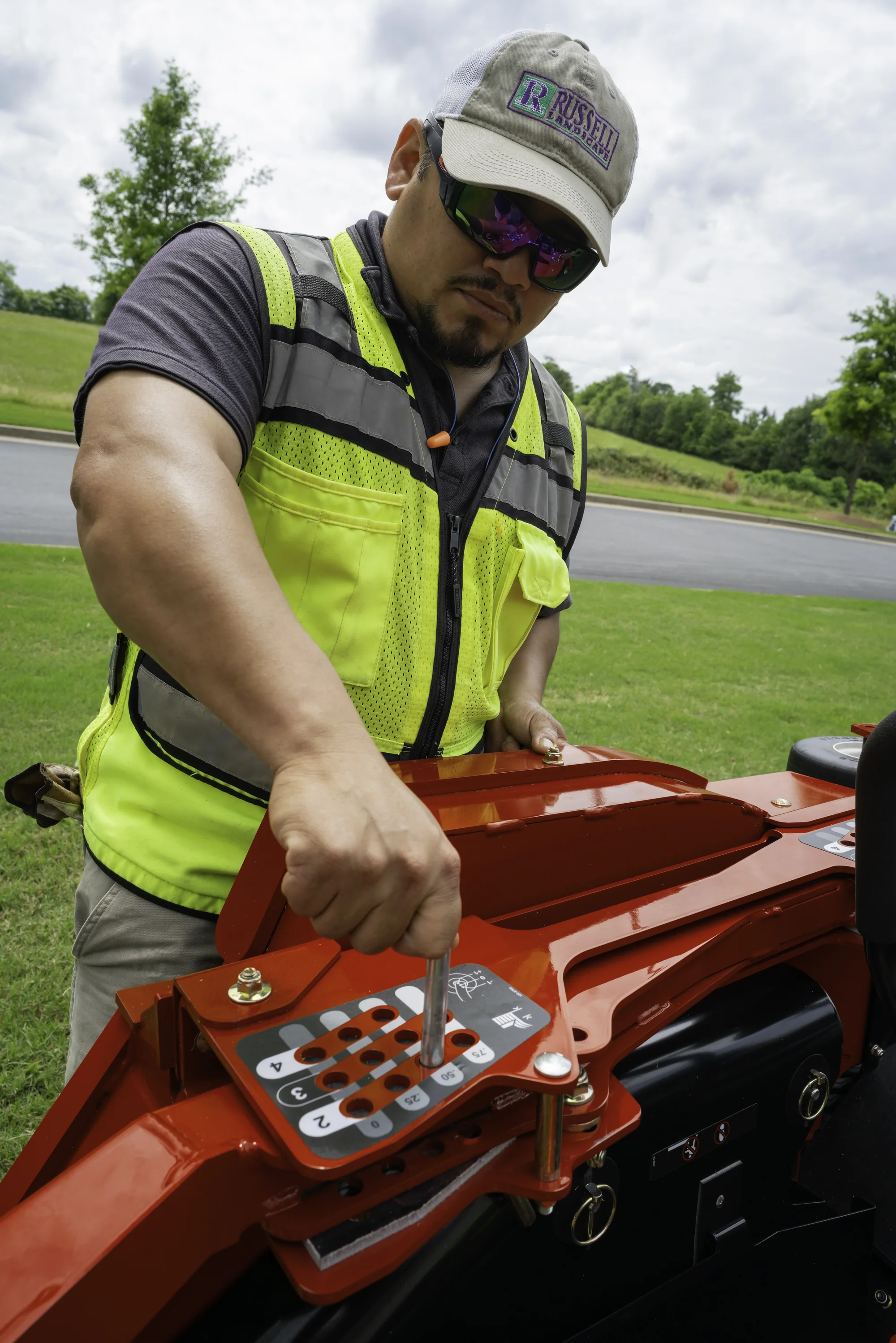Exmark Lazer Z X Series Zero Turn Rider Lzx980Ekc96Rw0 Landscaper Adjusting Controls product image