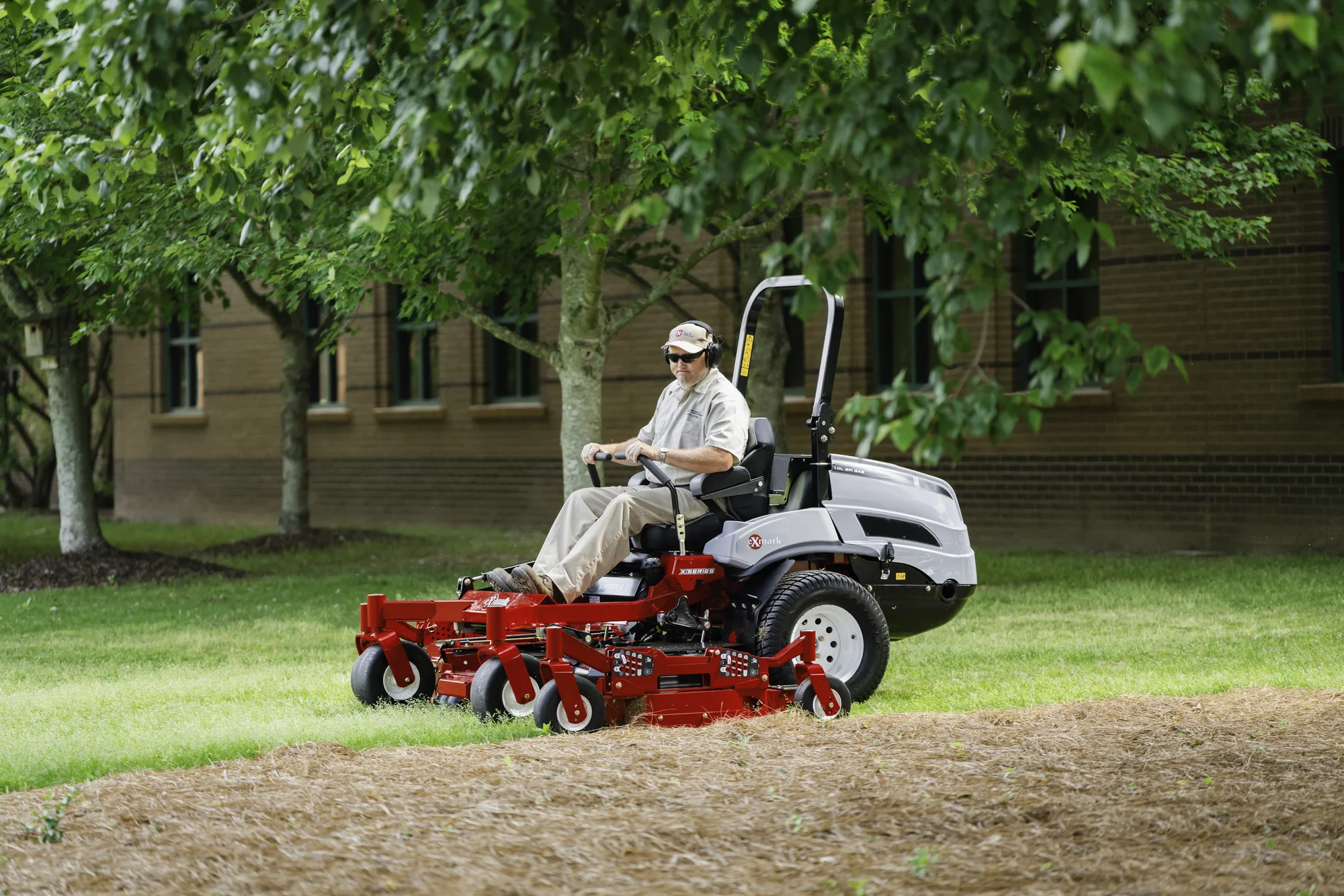 Exmark Lazer Z X Series Zero Turn Rider Lzx980Ekc96Rw0 Man Mowing Flower Beds product image