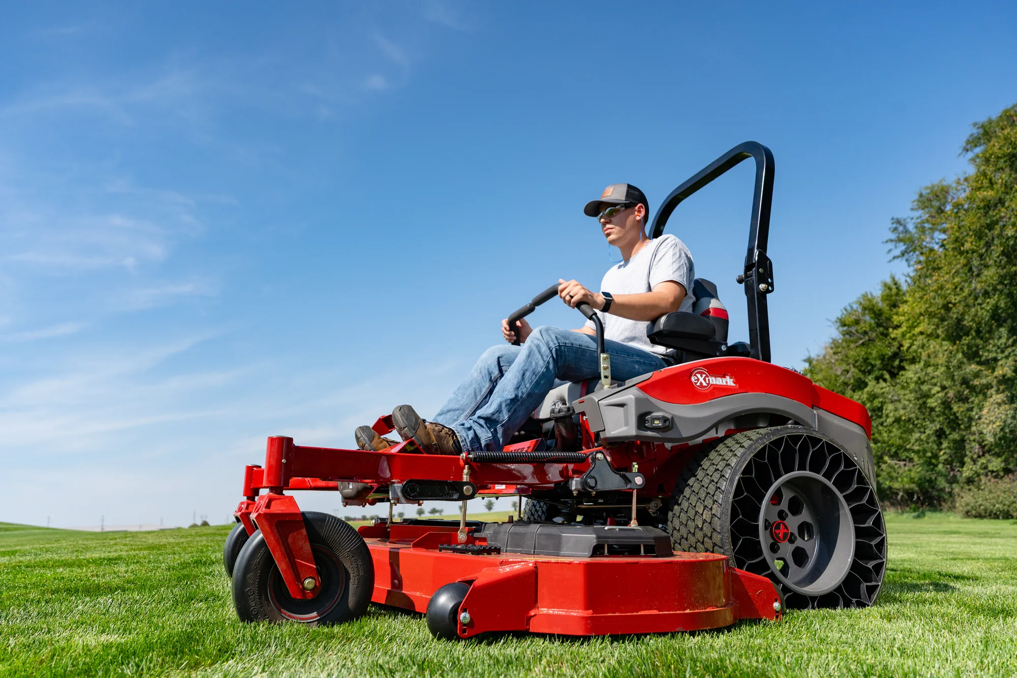 Exmark Lazer Z X Series Zero Turn Riders Seat Isolation And Operator Ride Comfort feature image