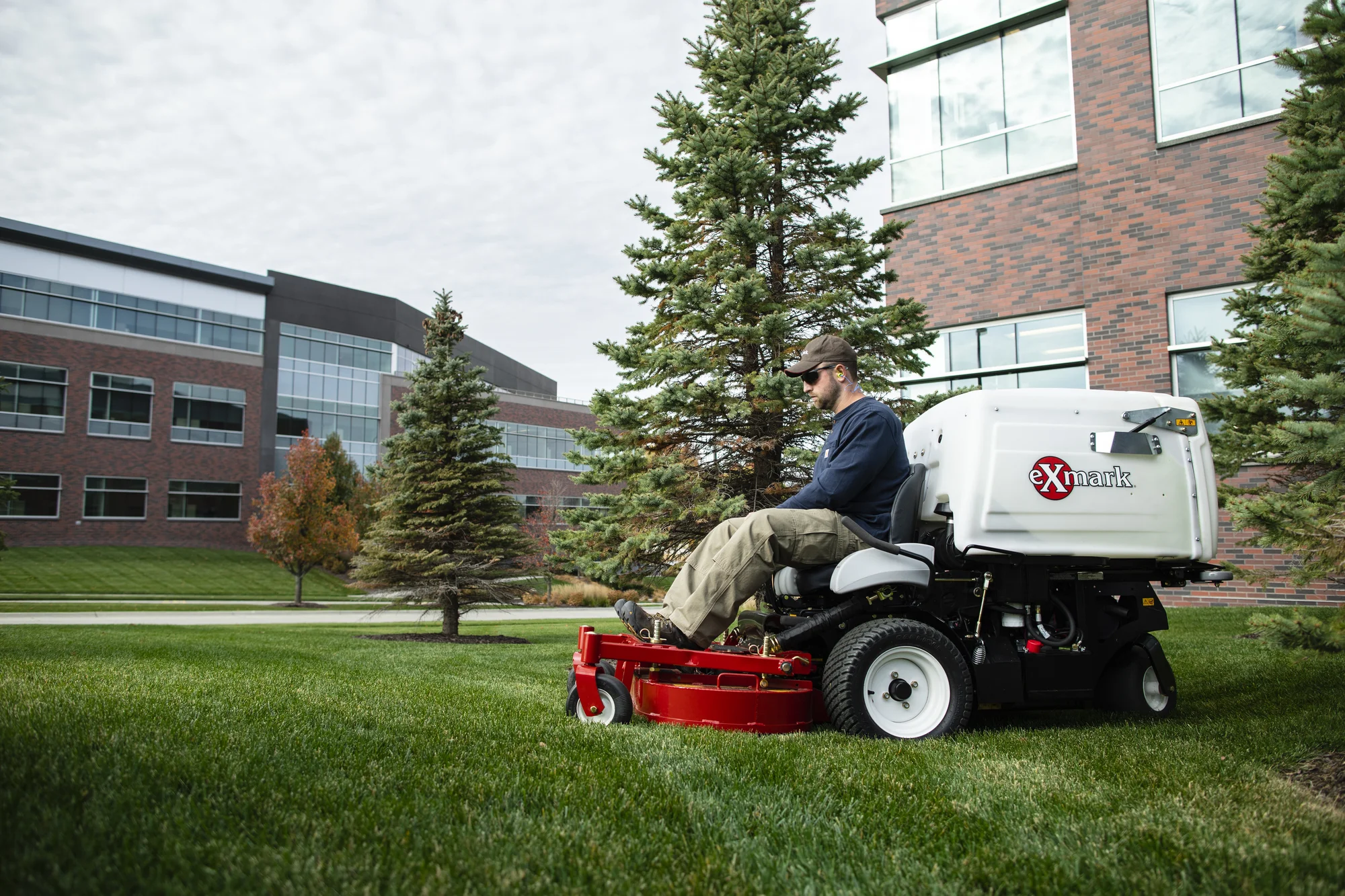 Exmark Navigator S Series Riding Mowers Commercial Grade Engine Options feature image