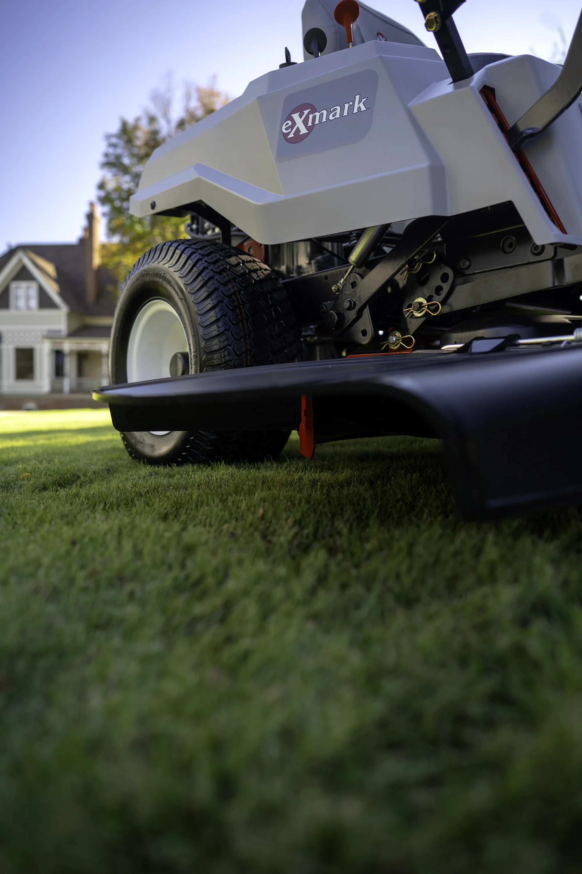Exmark Quest E Series Zero Turn Riders Deck Width Flexibility feature image