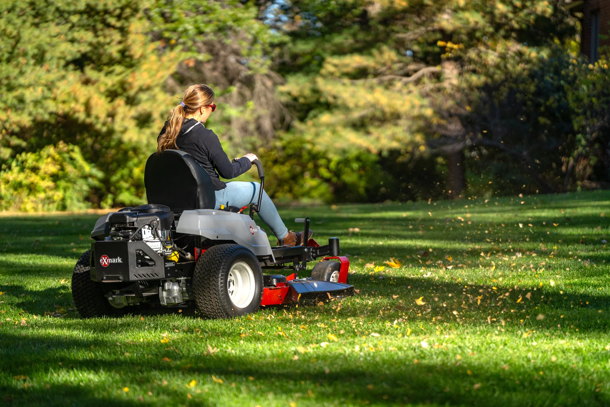 Exmark Quest S Series Zero Turn Riders Side Discharge With Optional Mulch Bagging feature image